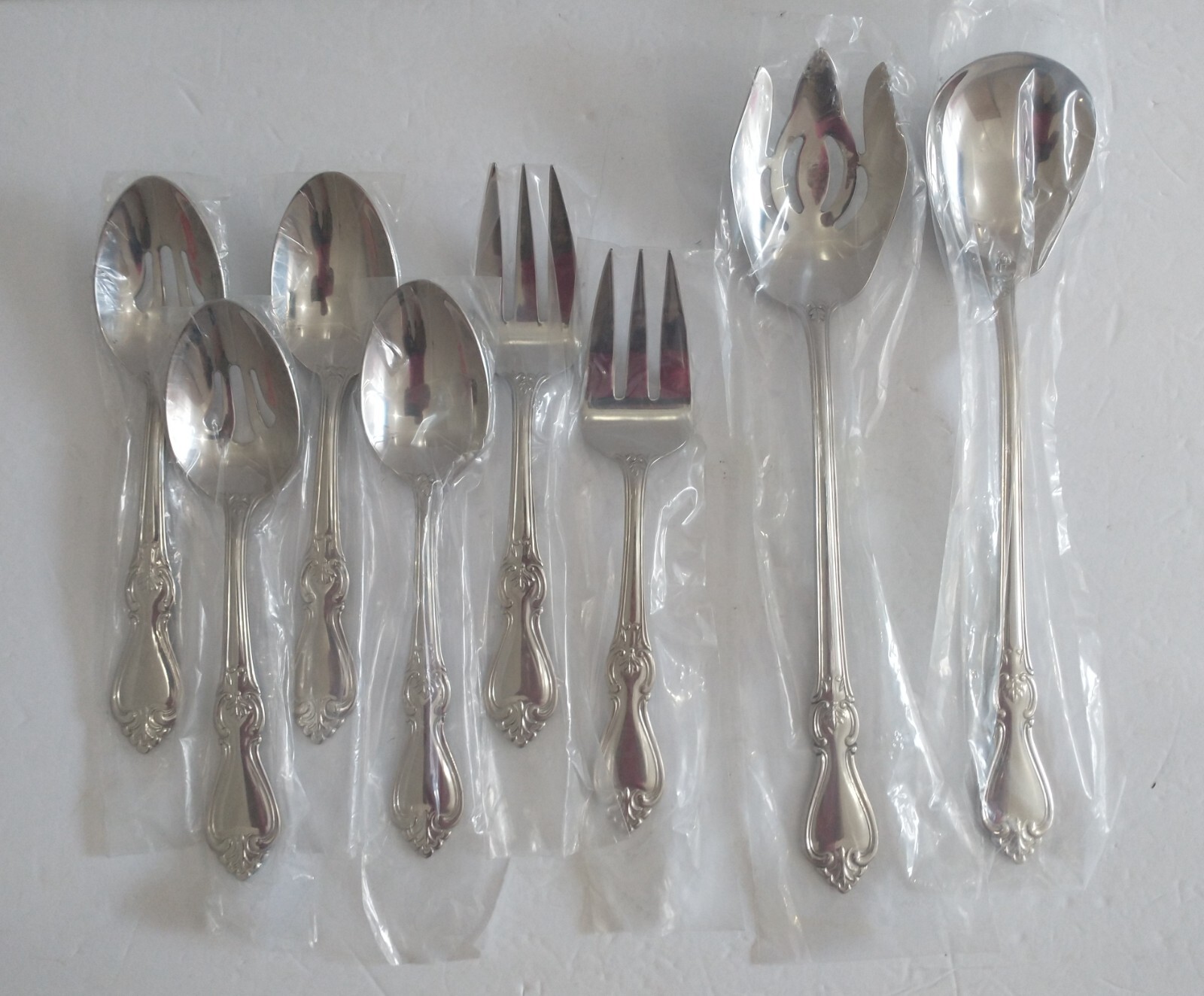 Reed & Barton Lincolnshire 18/10 Stainless 16 Piece Hostess Large Set NEW Sleeve