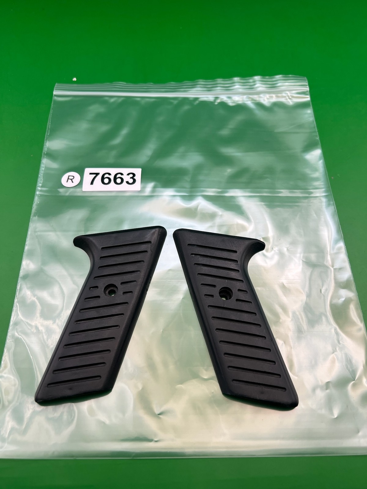 Automag Single Screw Grips
