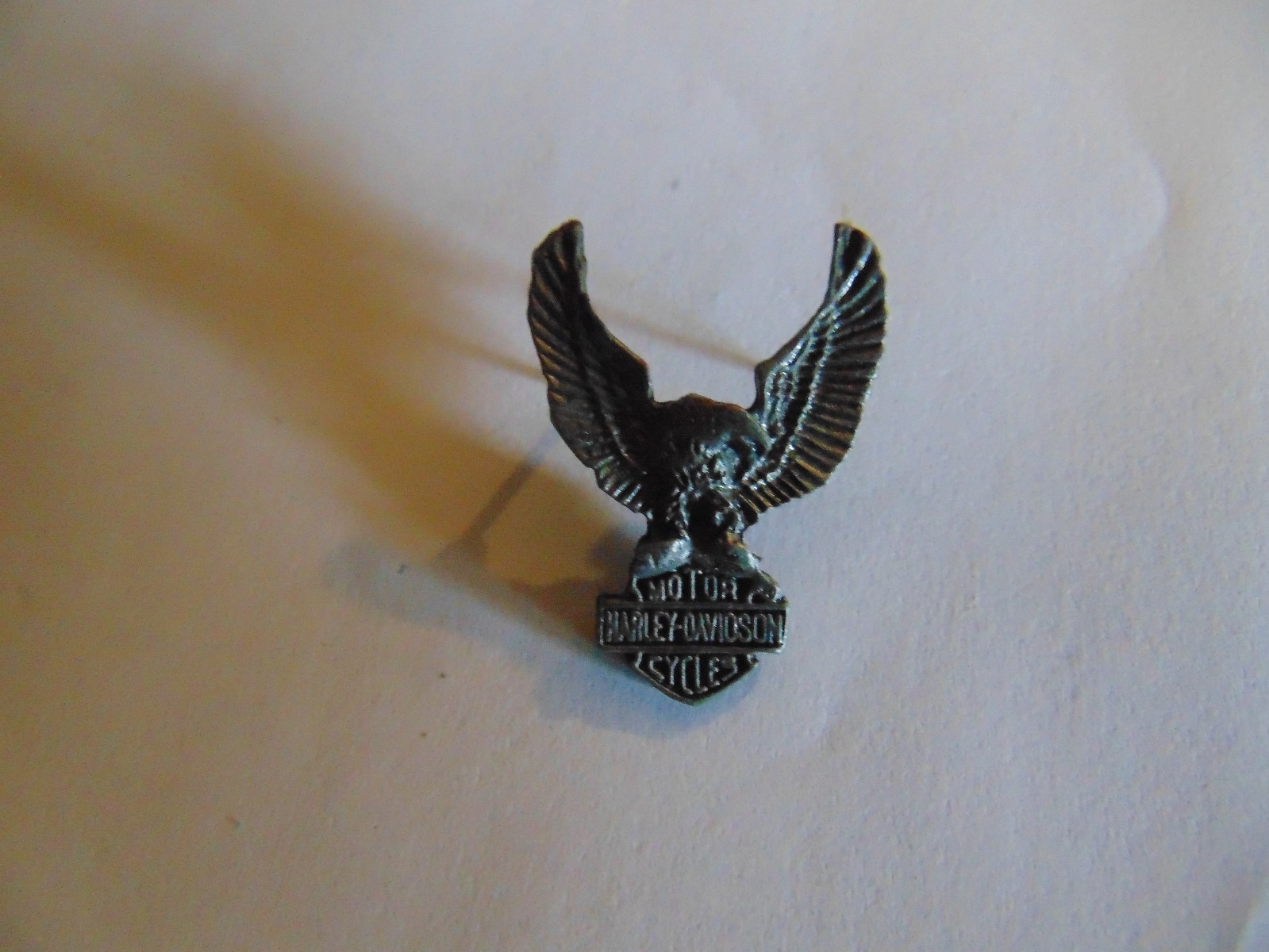 INSIGNIA CREST HAT PIN MINI BADGE HARLEY DAVIDSON MOTOR CYCLES ORIGINAL MADE USA