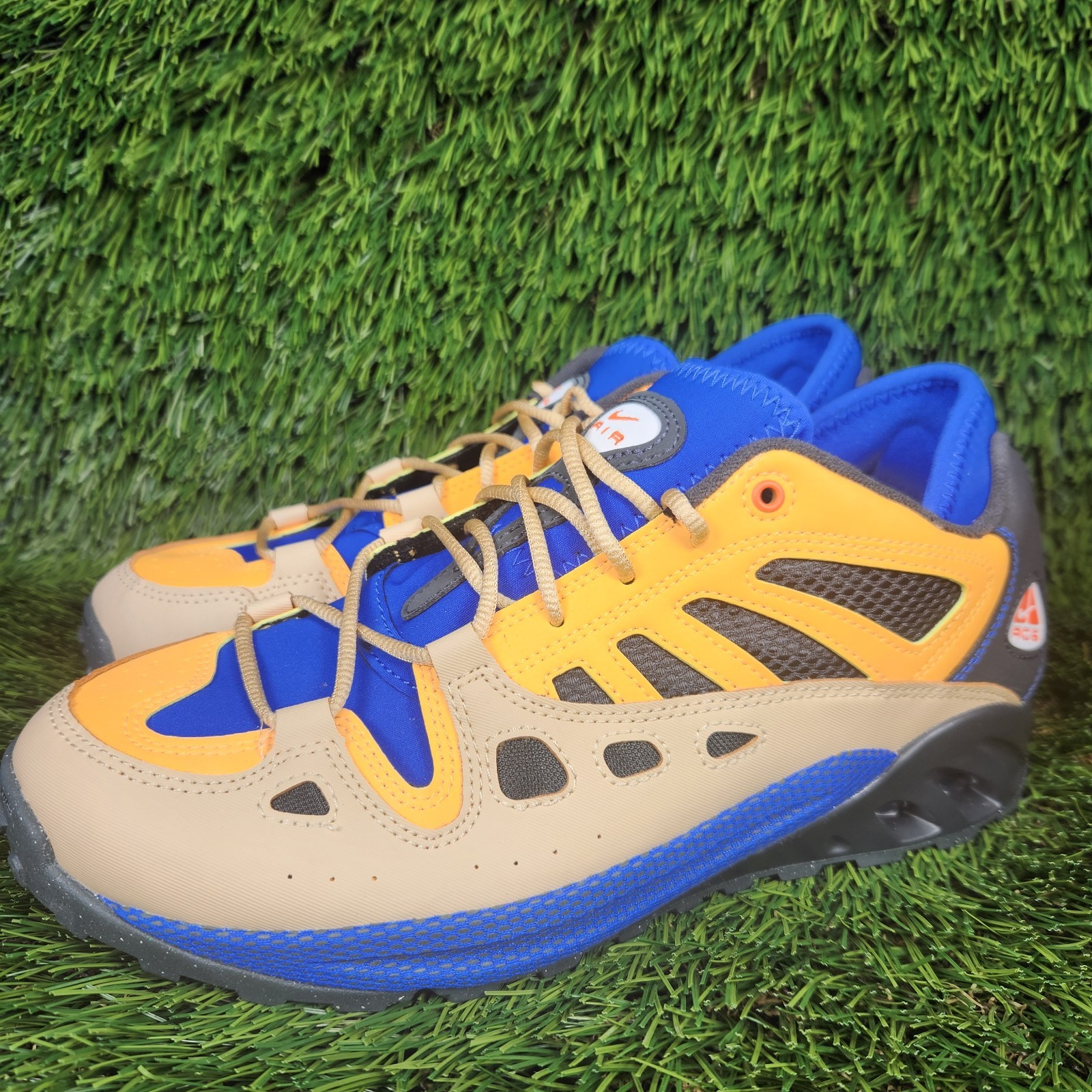 Nike ACG Air Exploraid Mens sz 9 Trail Shoe Tan Blue Orange Black FJ920-400