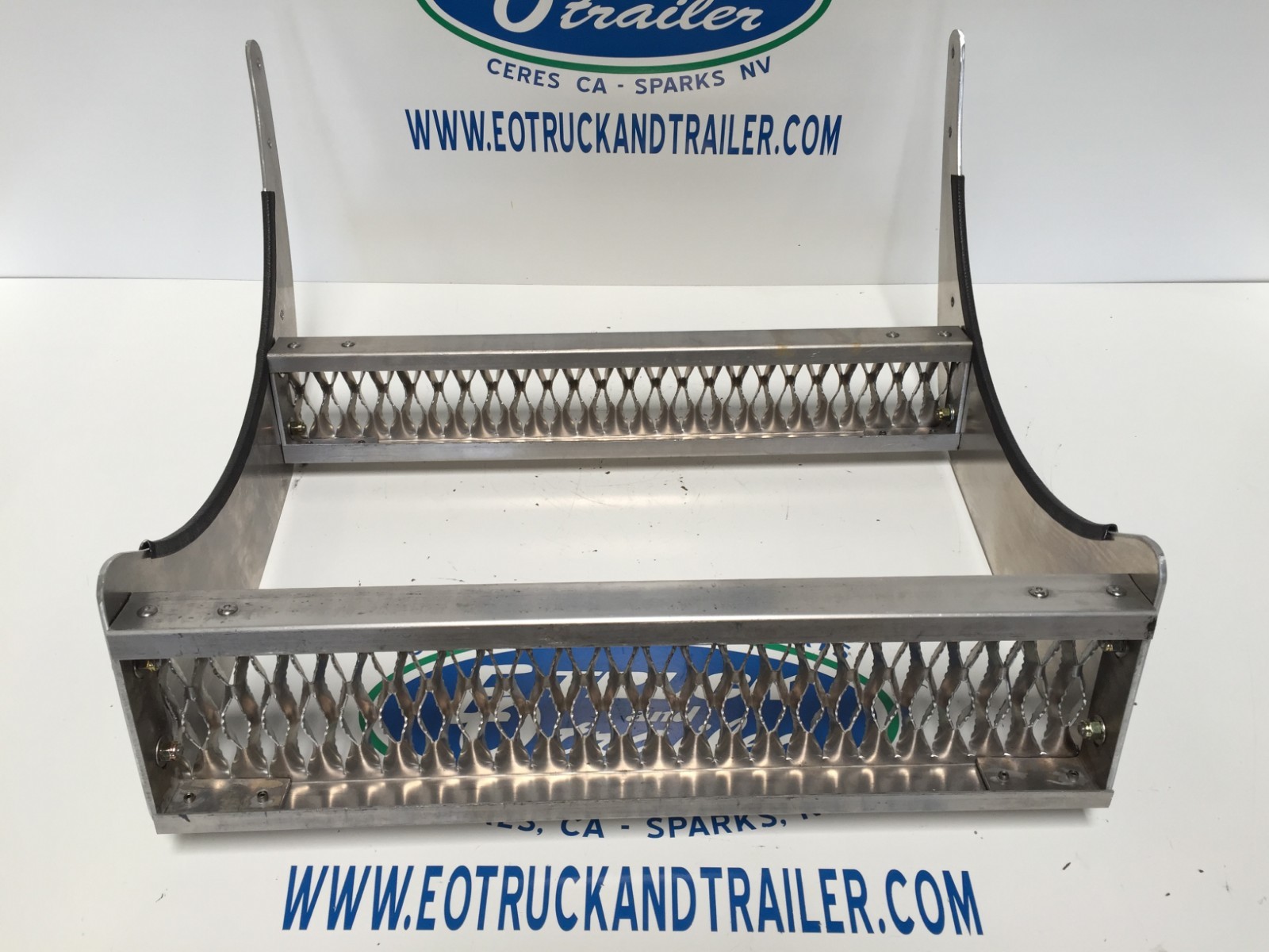 Peterbilt 23" Fuel Tank Step Kit Heavy Duty