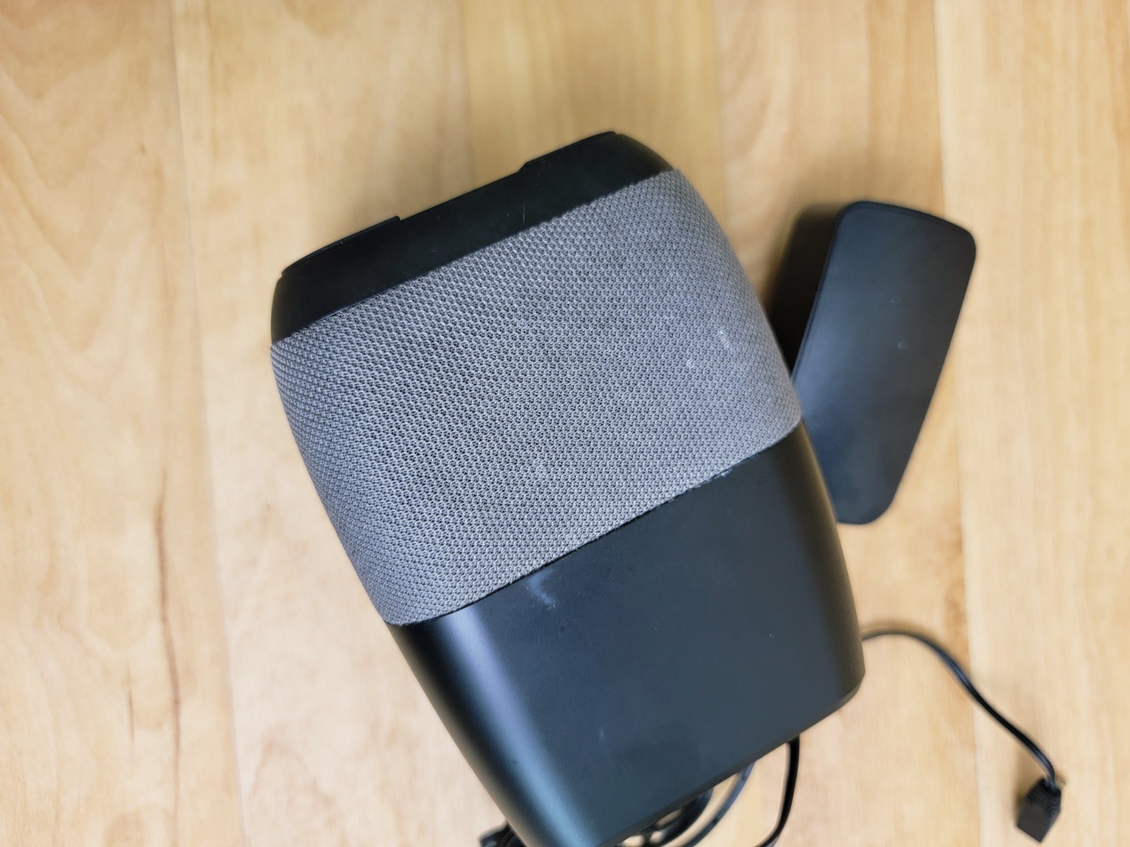 Insignia Voice NS-CSPGASP Wireless Bluetooth Google Assistant Portable Speaker
