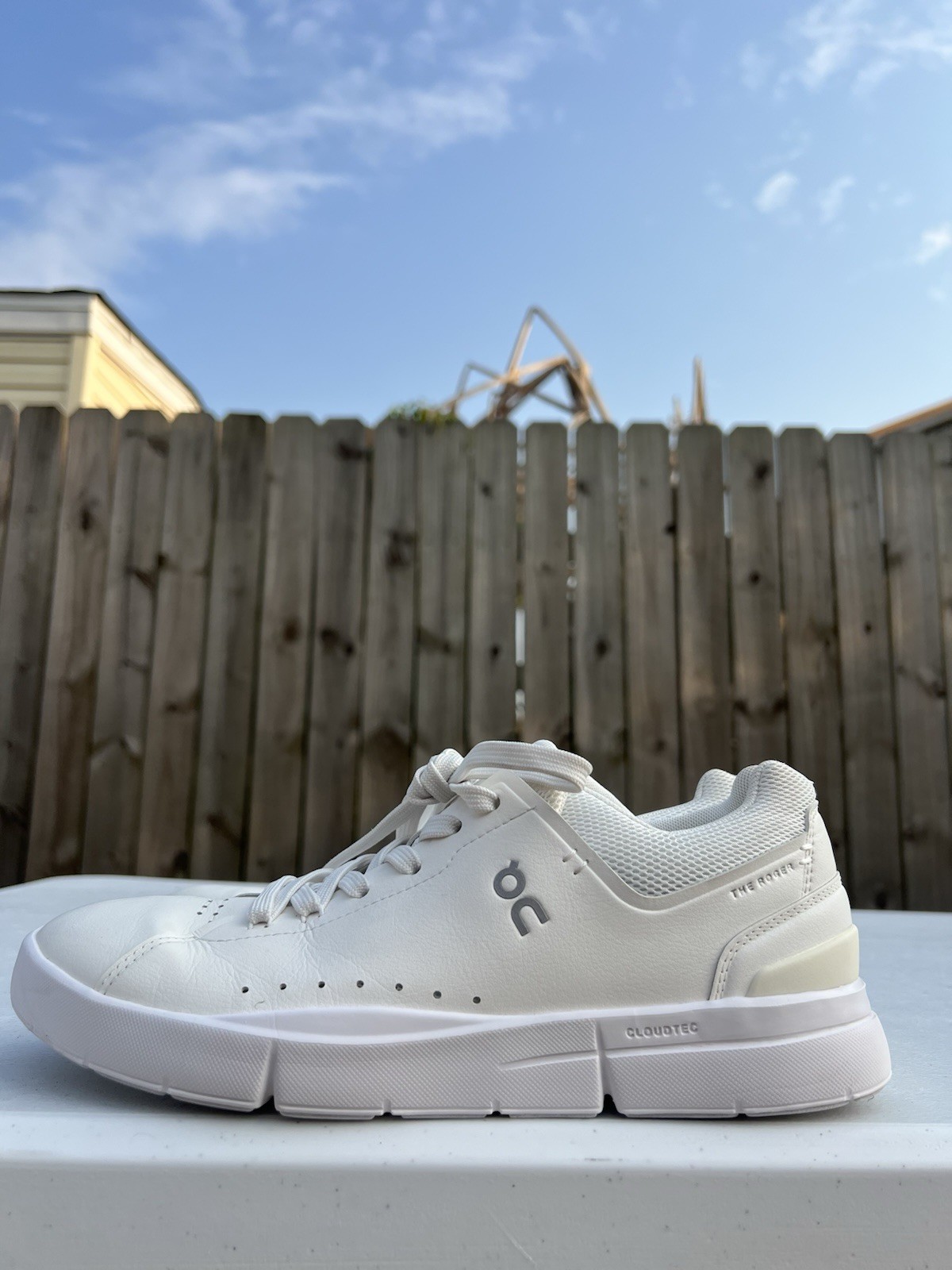Women’s On Cloud “The Roger” Shoes Size 8.5
