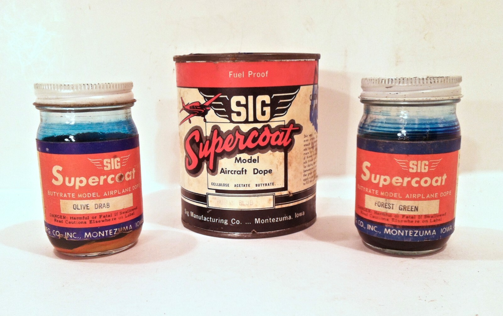 Vintage 1970’s Sig Manufacturing Model Airplane Can & Bottles W/ Nice Graphic