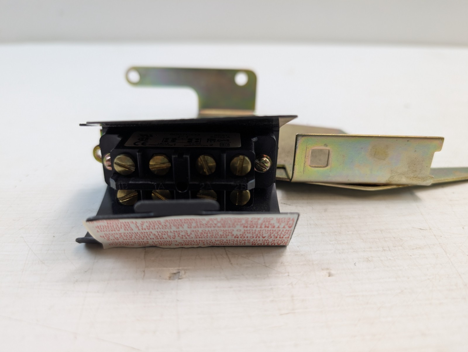 SQUARE D EIK2 Interlock safety switch 2 x NO 2 x NC contact