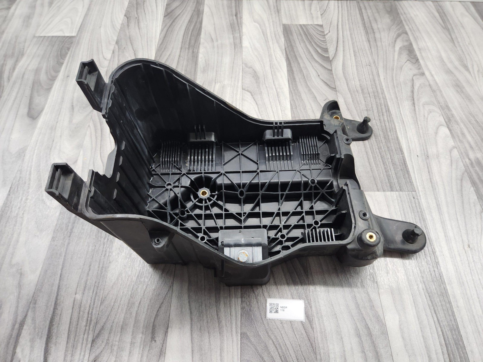 2015-2018 AUDI Q3 BATTERY TRAY HOLDER BOX BRACKET SUPPORT 8U0915333 OEM