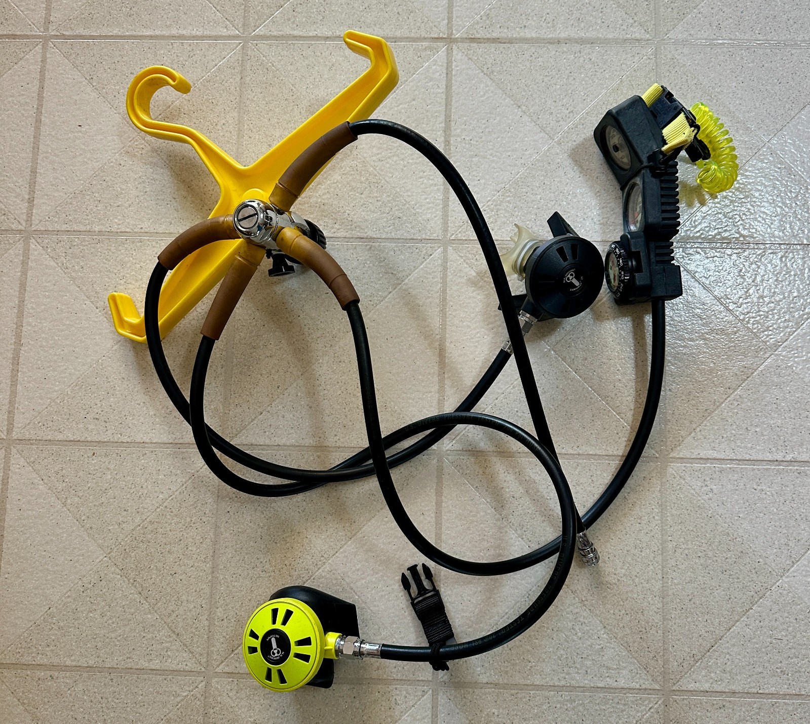 US Divers Conshelf 21 Regulator SCUBA w/ 2nd stage, octopus And Gauges Used