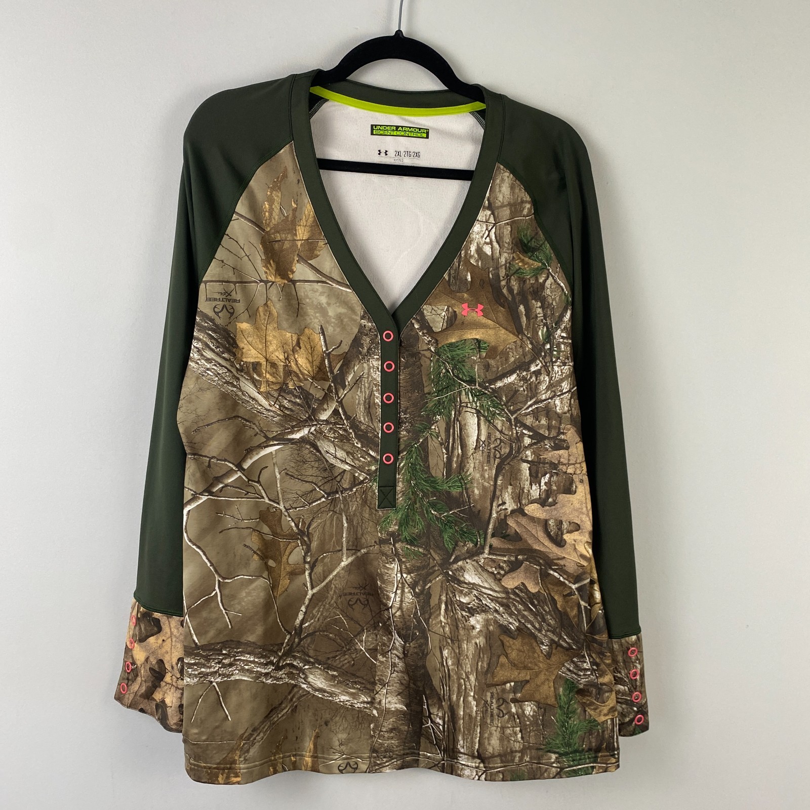 Under Armour Fitted ColdGear Scent Control Lined Henley Camo Shirt Womens 2XL