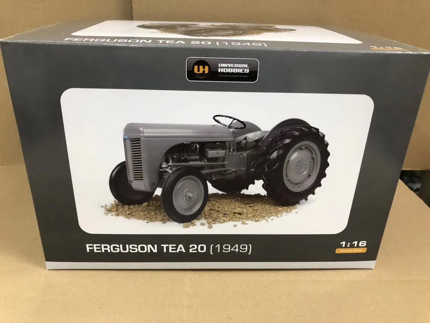 Universal Hobbies 1/16 FERGUSON TEA 20 1949 Tractor Diecast Model UH2690