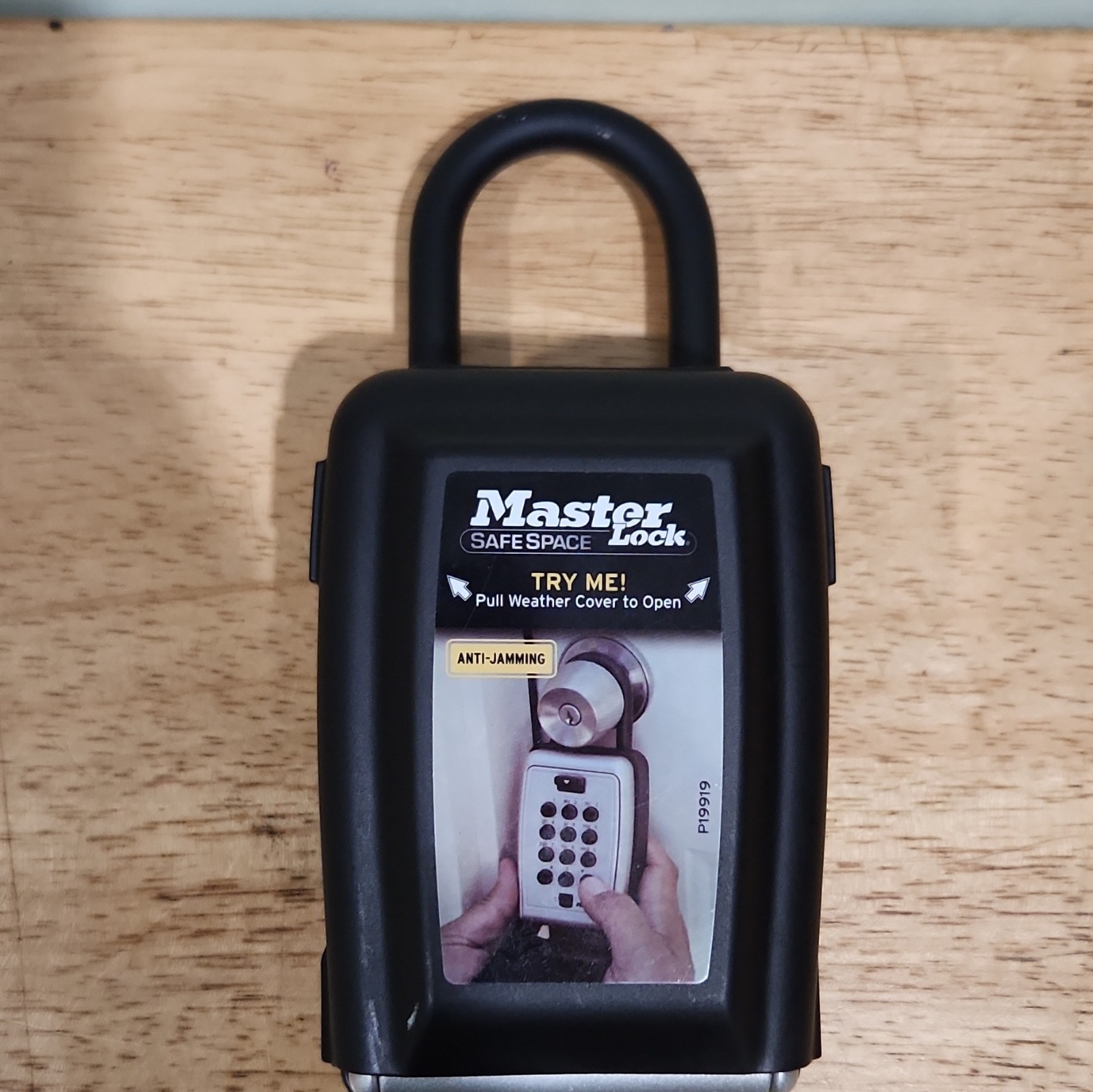 Master Lock P19918 Key Safe Keypad Combination Weather-Resistant Black/Silver