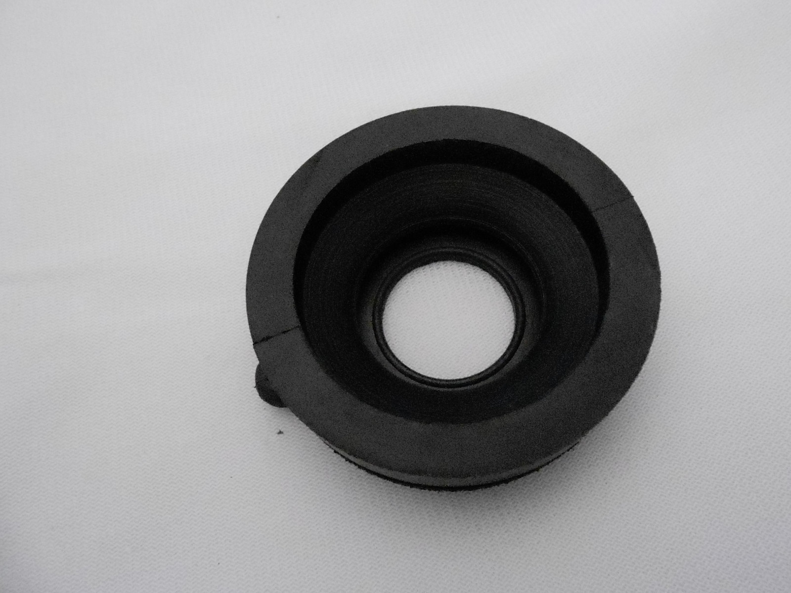 99 00 01 02 03 04  Mustang  Ford Lincoln Gas /  Fuel Tank Filler Neck Grommet
