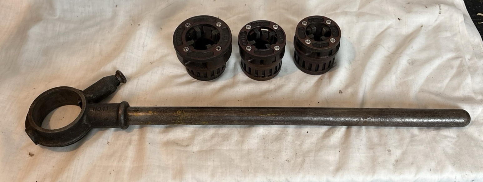 VINTAGE 19" TOLEDO NO 11 PIPE THREADER 605 Ratchet w/3 DIE HEADS 1", 3/4", 1/2"