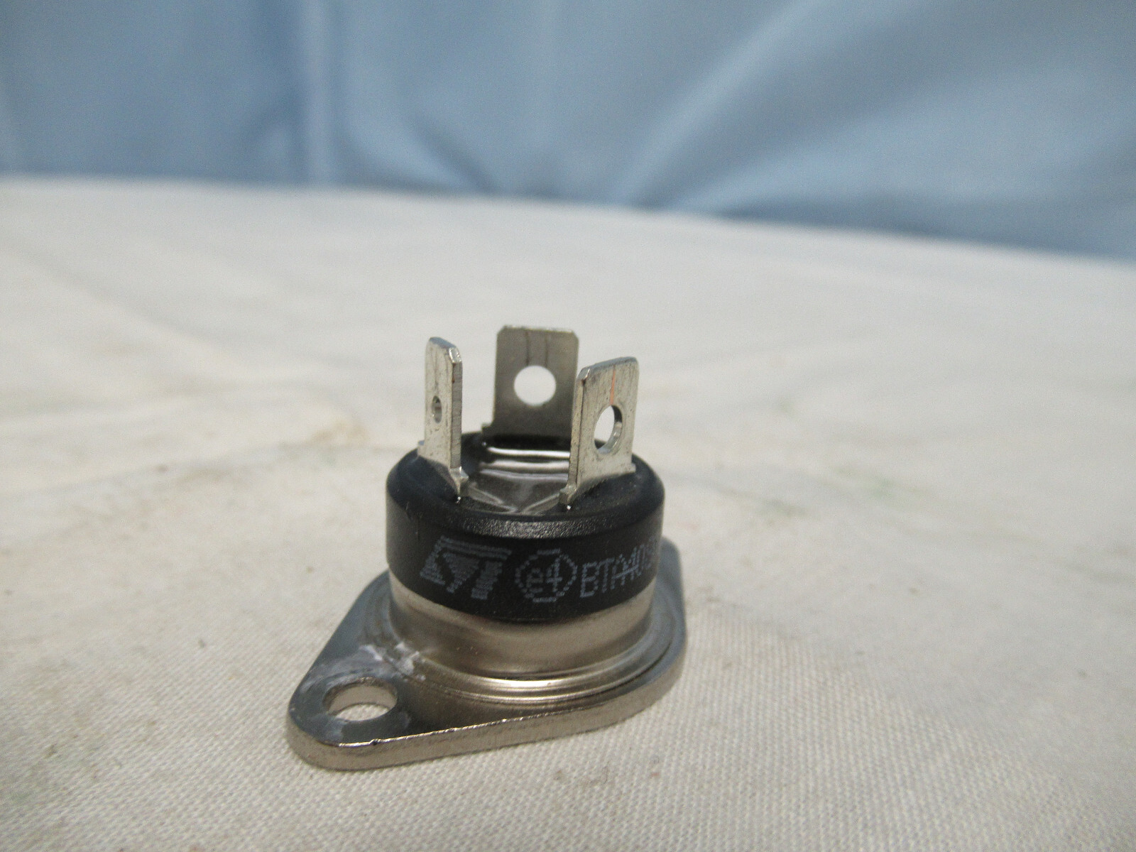Frigidaire Wall Oven/Micro Combo Magnetron Sensor 555031101 (Lot #12)