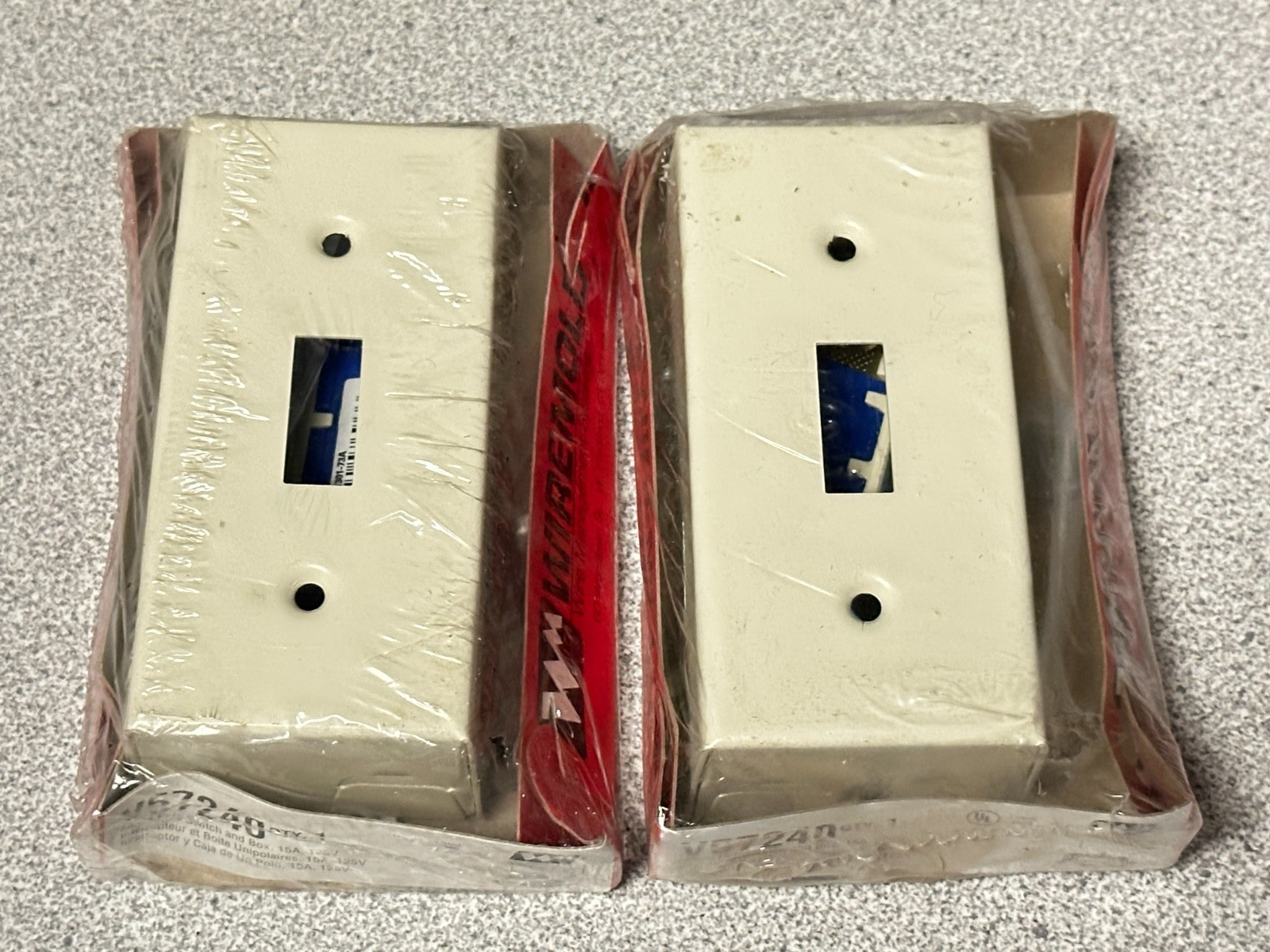 NEW LOT OF 2 Wiremold V57240 Single Pole Switch & Box 15A 125V