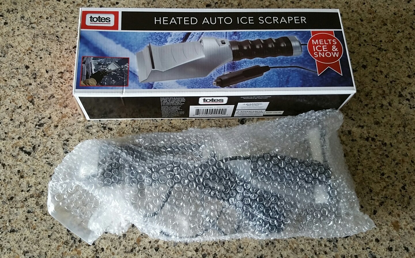 TOTES HEATED AUTO ICE SCRAPER, NEW IN BOX
