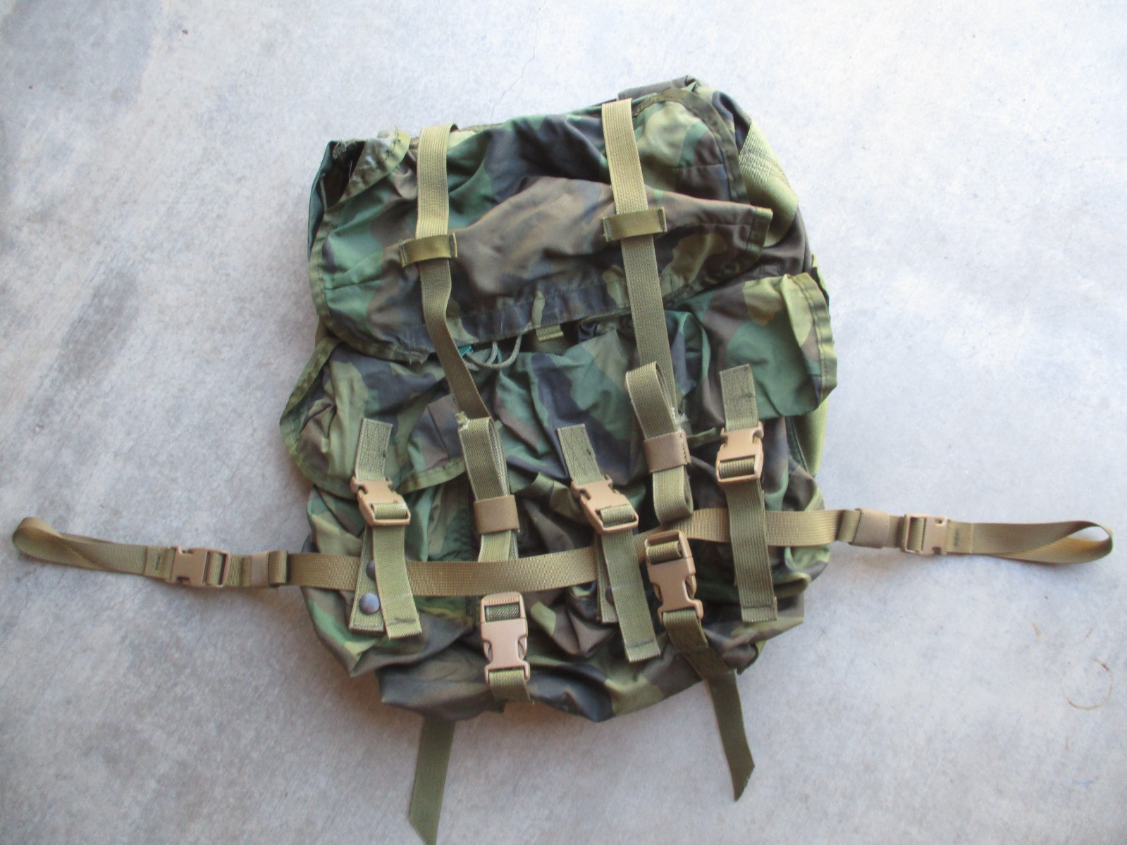 GI Issue Camo MEDIUM ALICE PACK, Modified with Fastex Buckles. Ruck, Rucksack