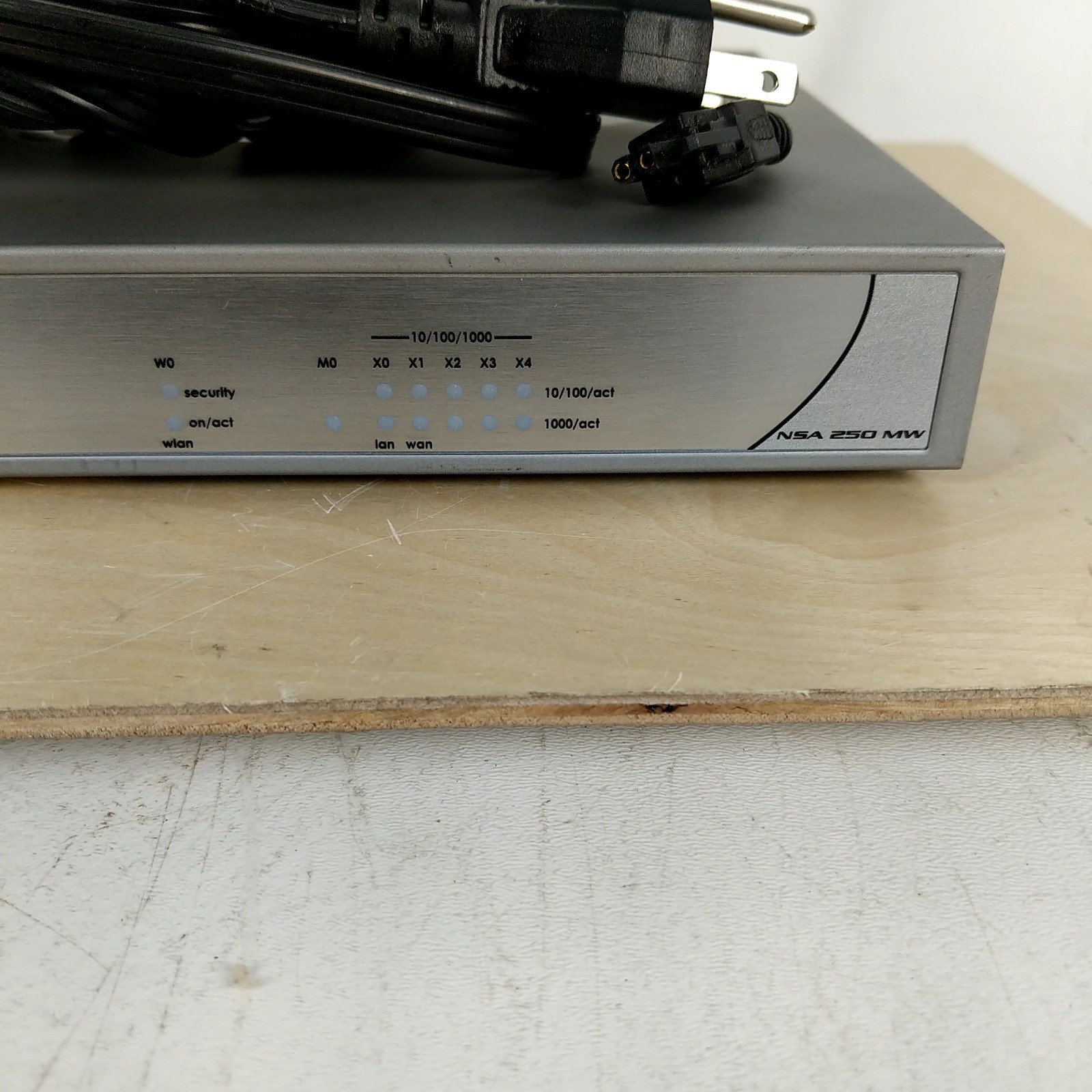 SonicWall NSA 250M Wireless-N Network Security Appliance Firewall + AC Adapter