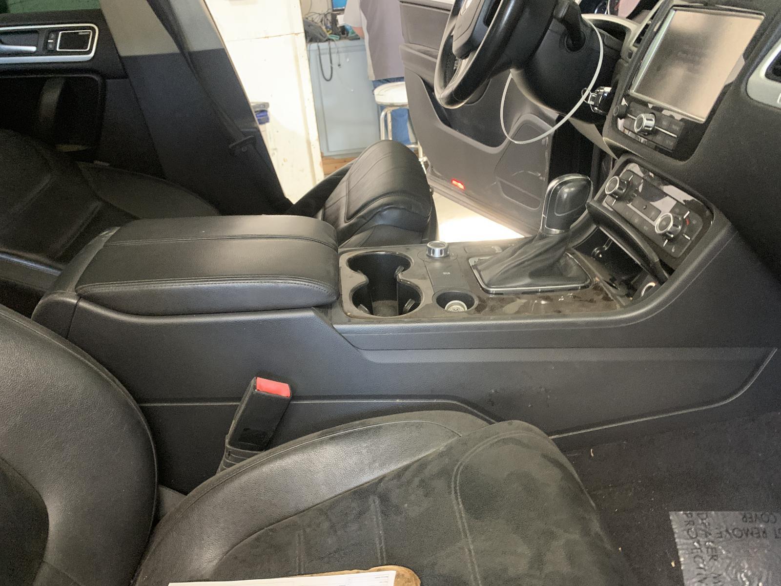 Used Floor Jack fits: 2013 Volkswagen Touareg Grade A