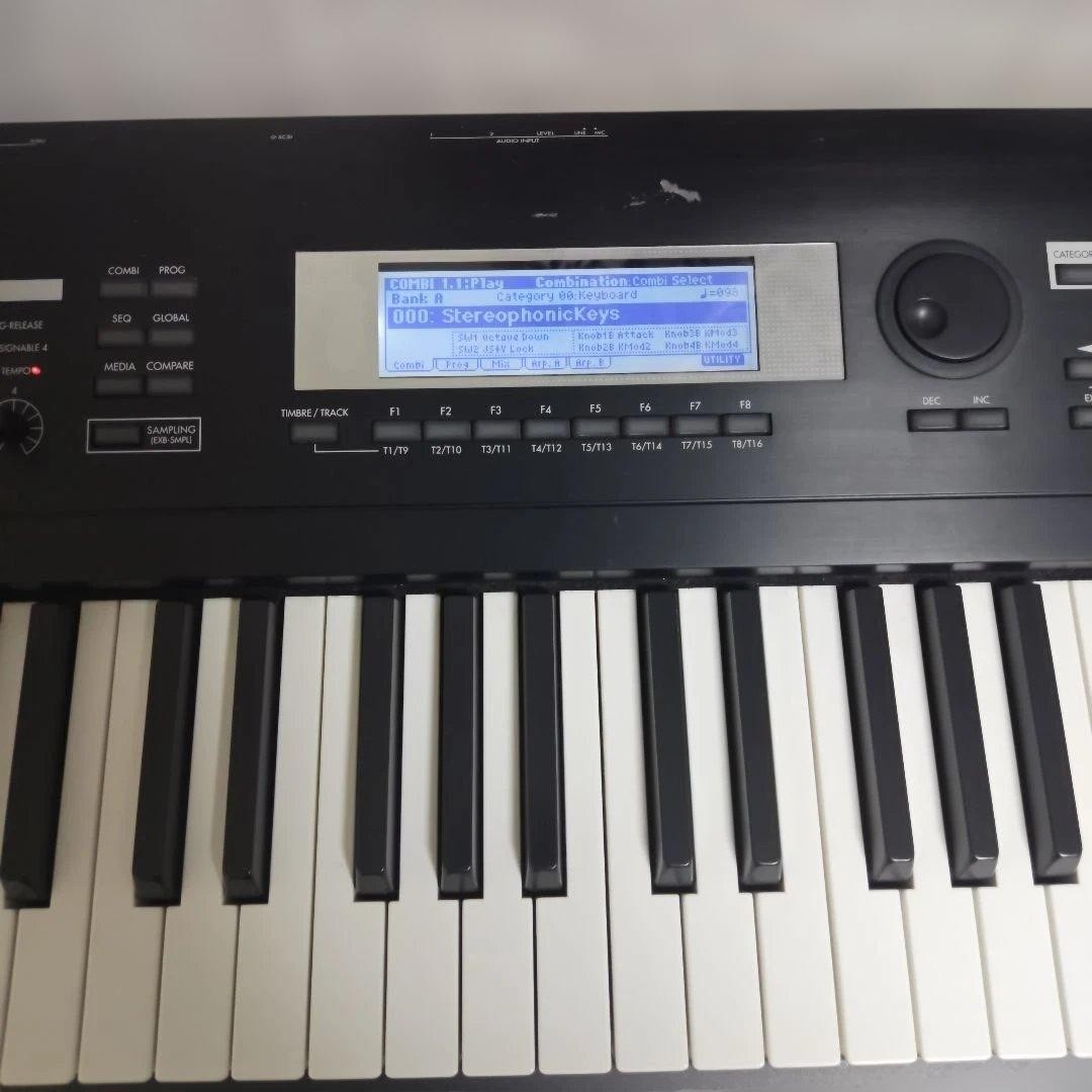 KORG TR88 88-Key Synthesizer Music Workstation Keyboard Pedal Soft Case