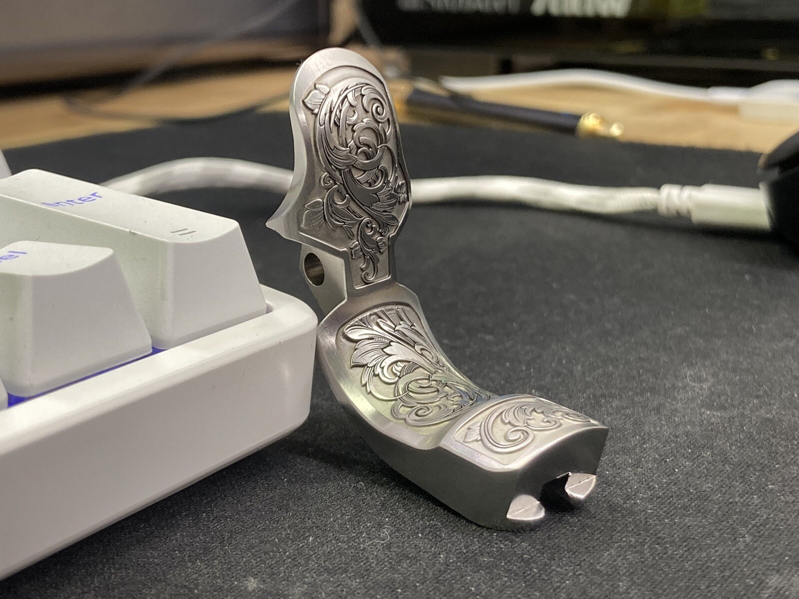1911 grip safety Engraved stainless extended beaver tail, .250 radius - 1911 gs