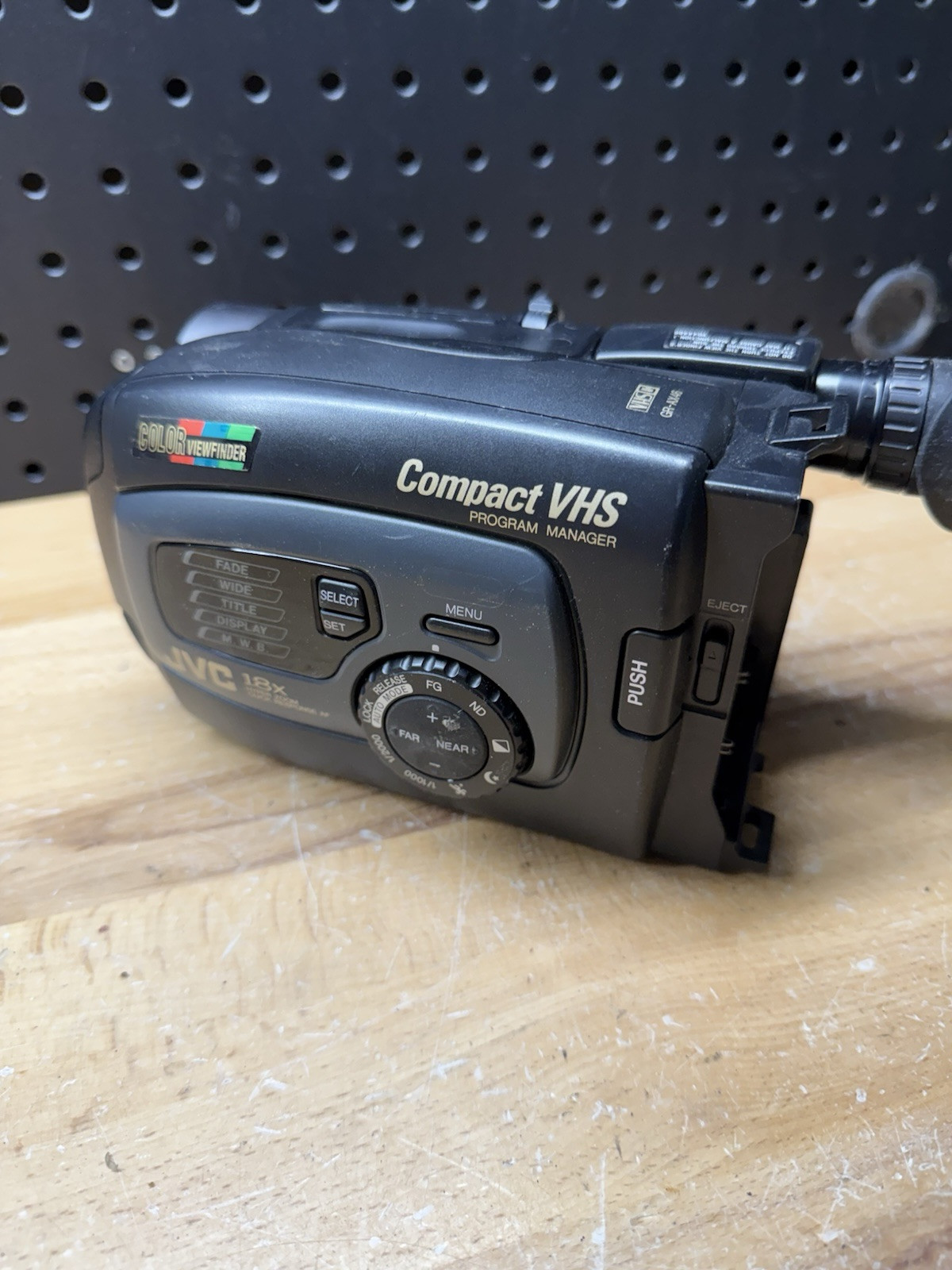(D) JVC Compact VHS GR-AX46U Videomovie Camcorder No Battery