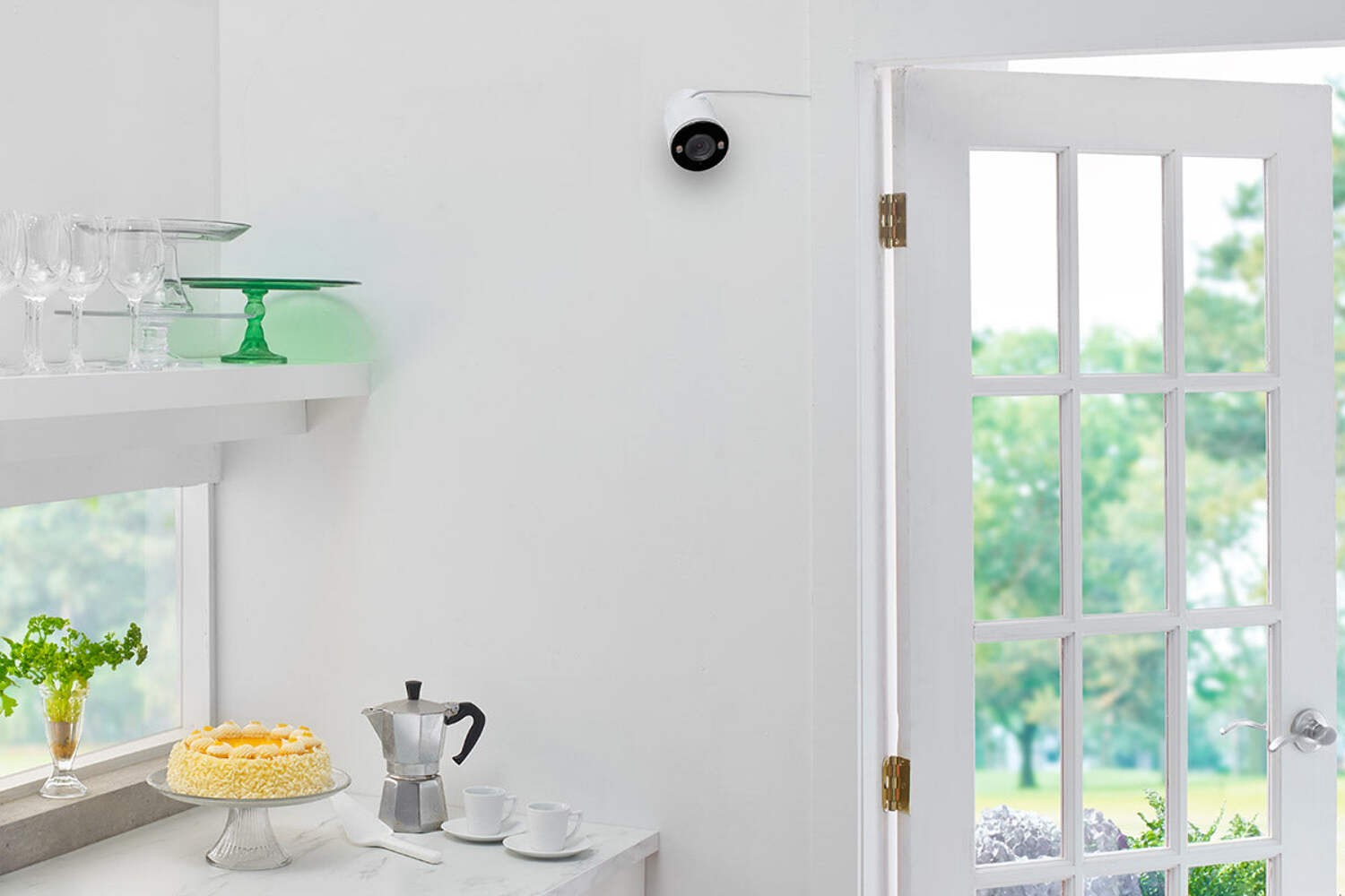Lorex 2K Spotlight Wi-Fi Security Camera (32GB, Cloud-Enabled) - Open Box