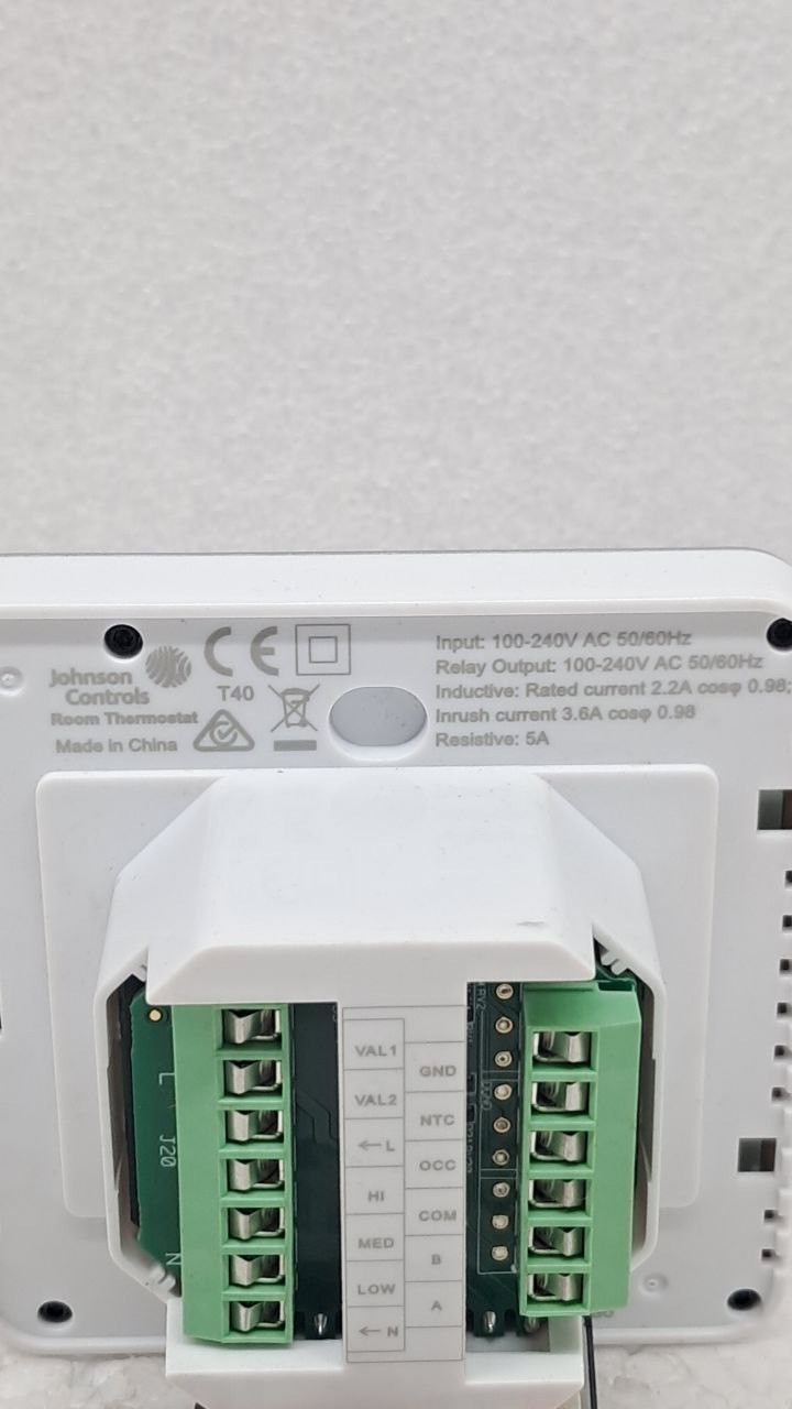 Johnson Controls T7600-TF20-9JS0 Temperature Controller