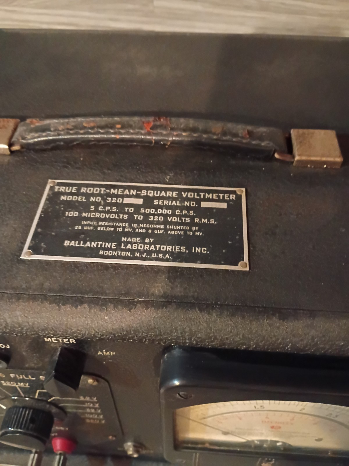 True Root-mean-square Voltmeter Model 320