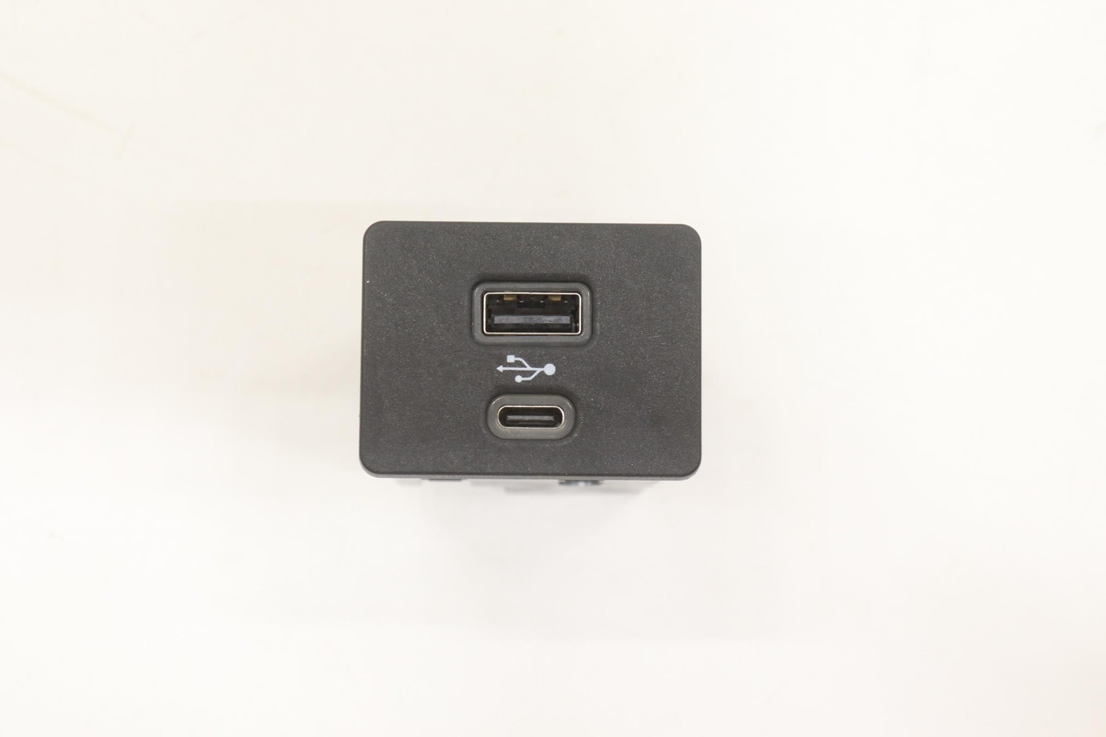 2021 - 2024 FORD EDGE CENTER CONSOLE USB POWER OUTLET PORT OEM ML3T14F014AC