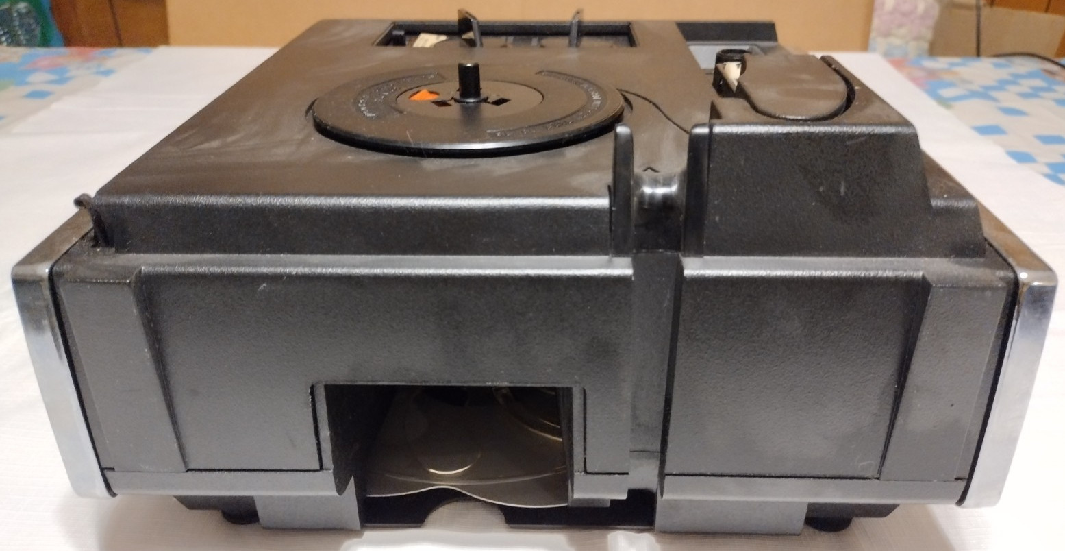 Vintage Kodak Movieneck 475 Projector (Missing Lid) (Turns On) (UNTESTED)