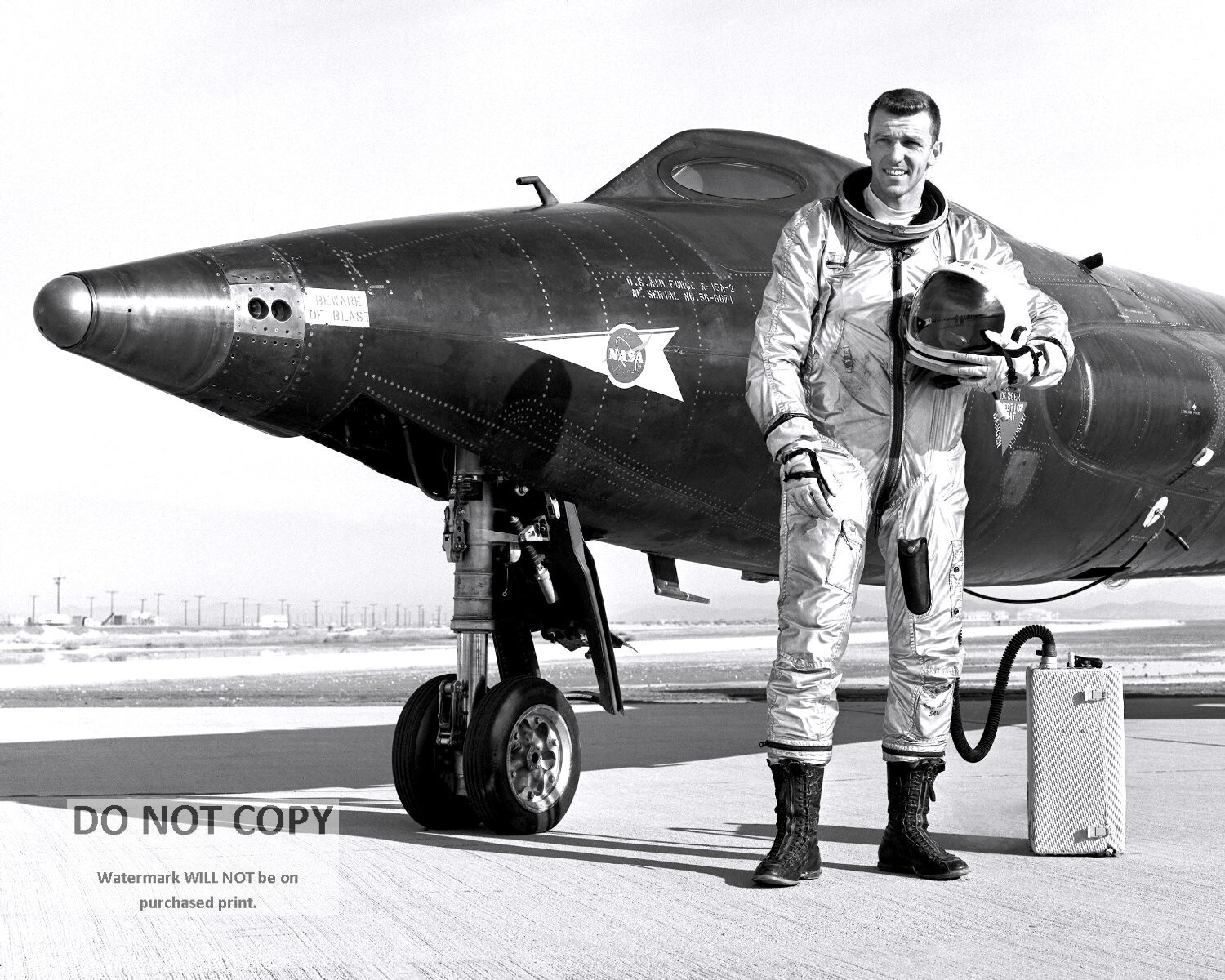 TEST PILOT CAPT JOE ENGLE NEXT TO THE X-15-2 AIRCRAFT - 8X10 NASA PHOTO (AA-308)