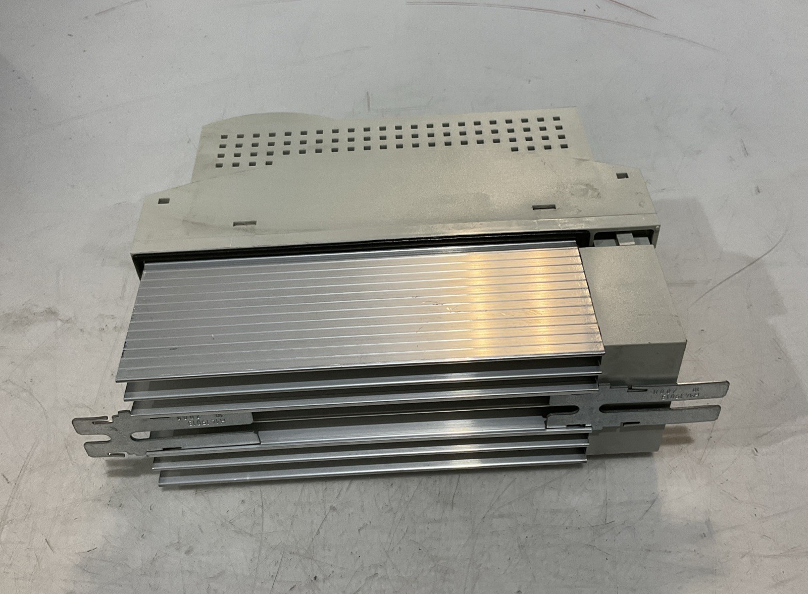 LENZE ECSEA008C4B SERVO DRIVE VARIABLE FREQUENCY CONTROLLER INVERTER XE25