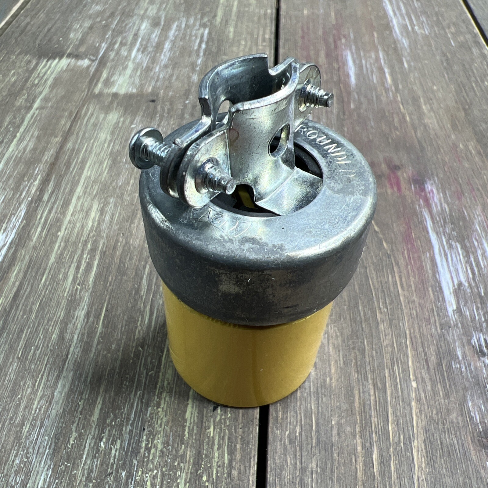 Cooper 2887 Armored Electrical Connector 2 Pole 15A 125V 5-15