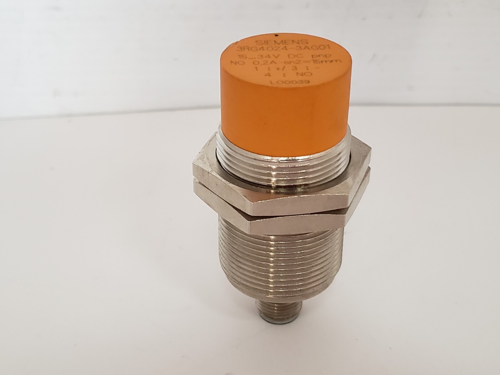 SIEMENS 3RG4024-3AG01 INDUCTIVE PROXIMITY SWITCH 15-34V DC PNP NNB