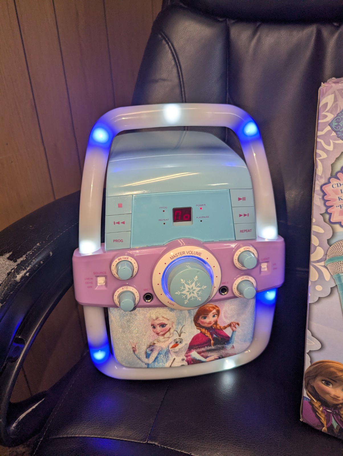 Frozen Flashing Lights Karaoke Machine NEW Complete In BOX