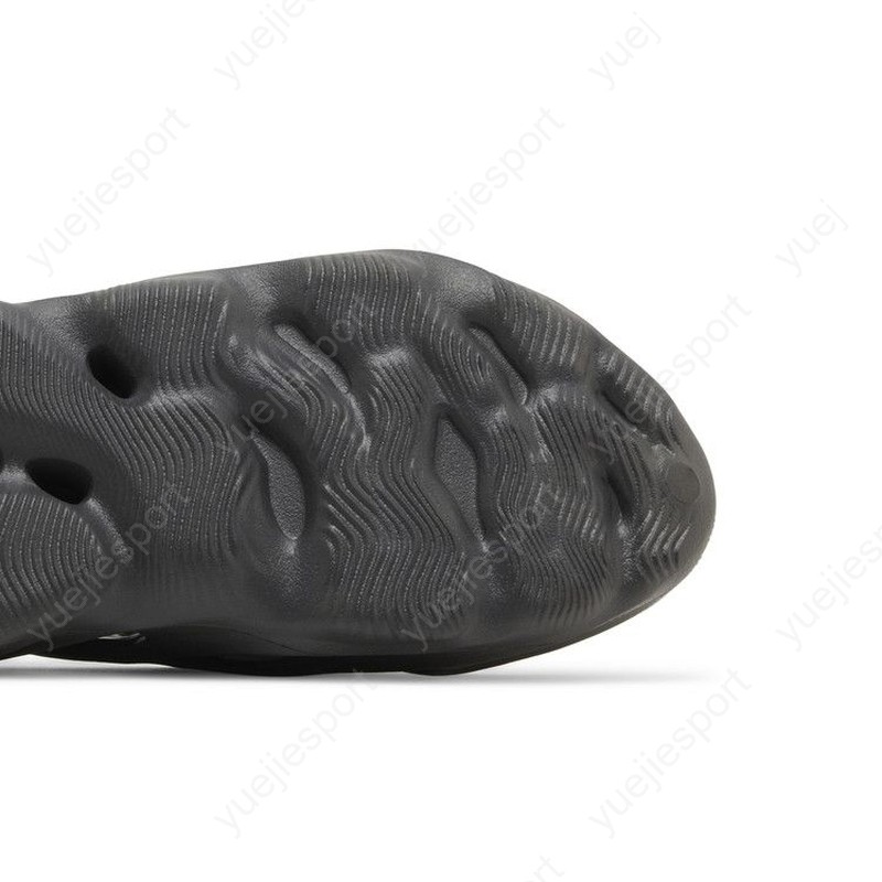 adidas Yeezy Foam Runner Onyx HP8739