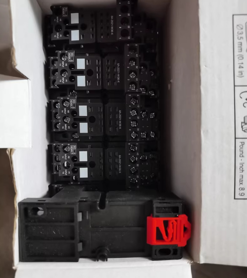 1PC NEW Schneider Relay base RXZE2M114M #YY