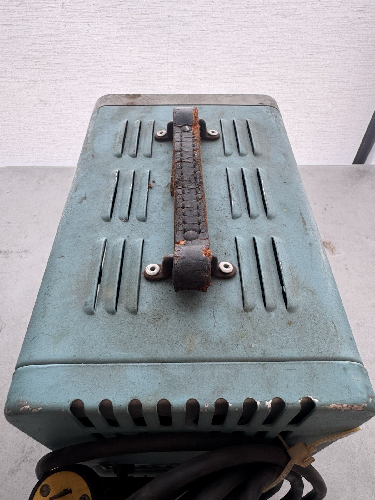 HEWLETT PACKARD HP MODEL 400D VACUUM TUBE VOLTMETER, (powers on, Untested)
