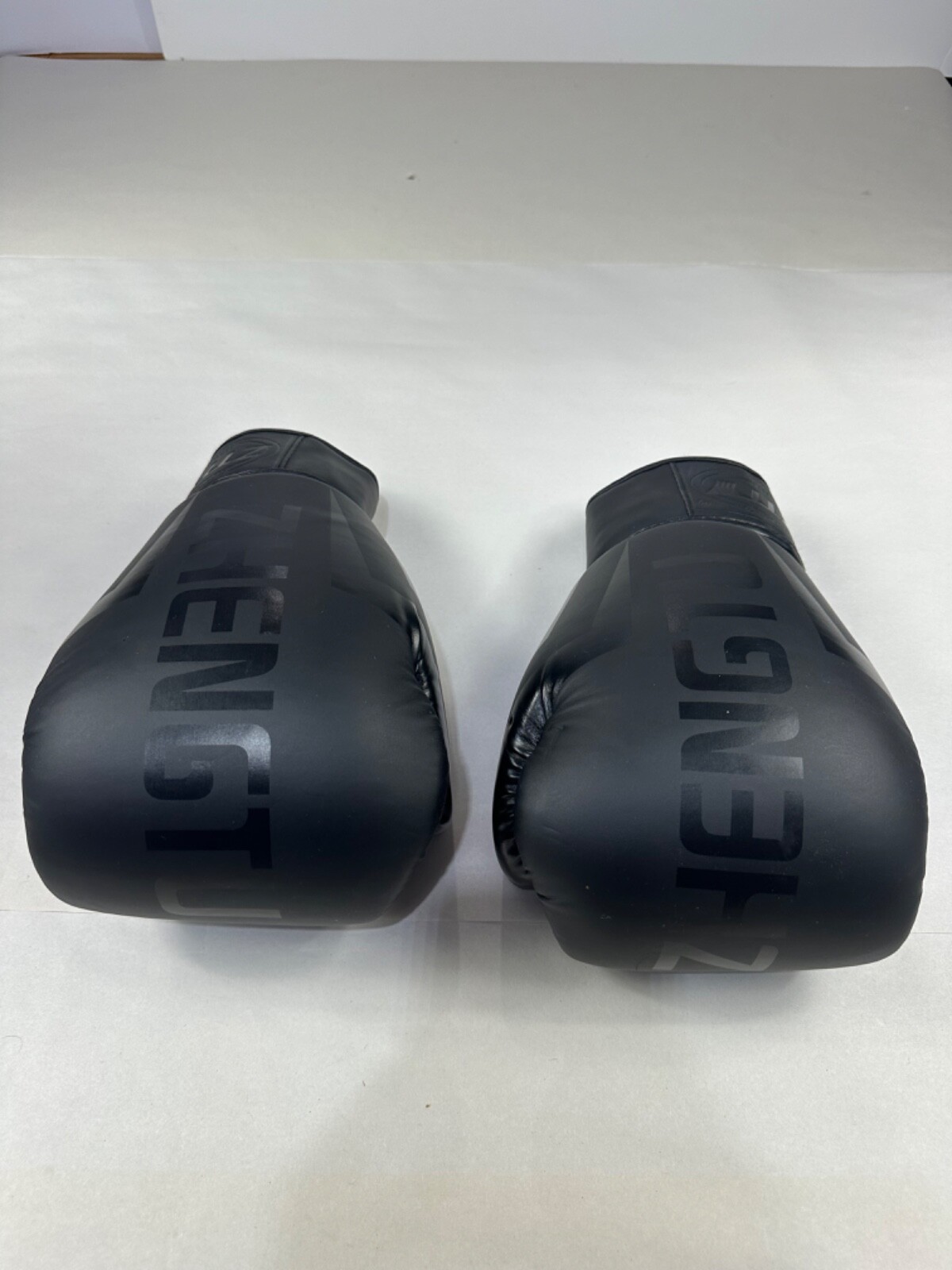 Zhengtu MMA Kickboxing 16 oz Glove Black Gloves Boxing EUC