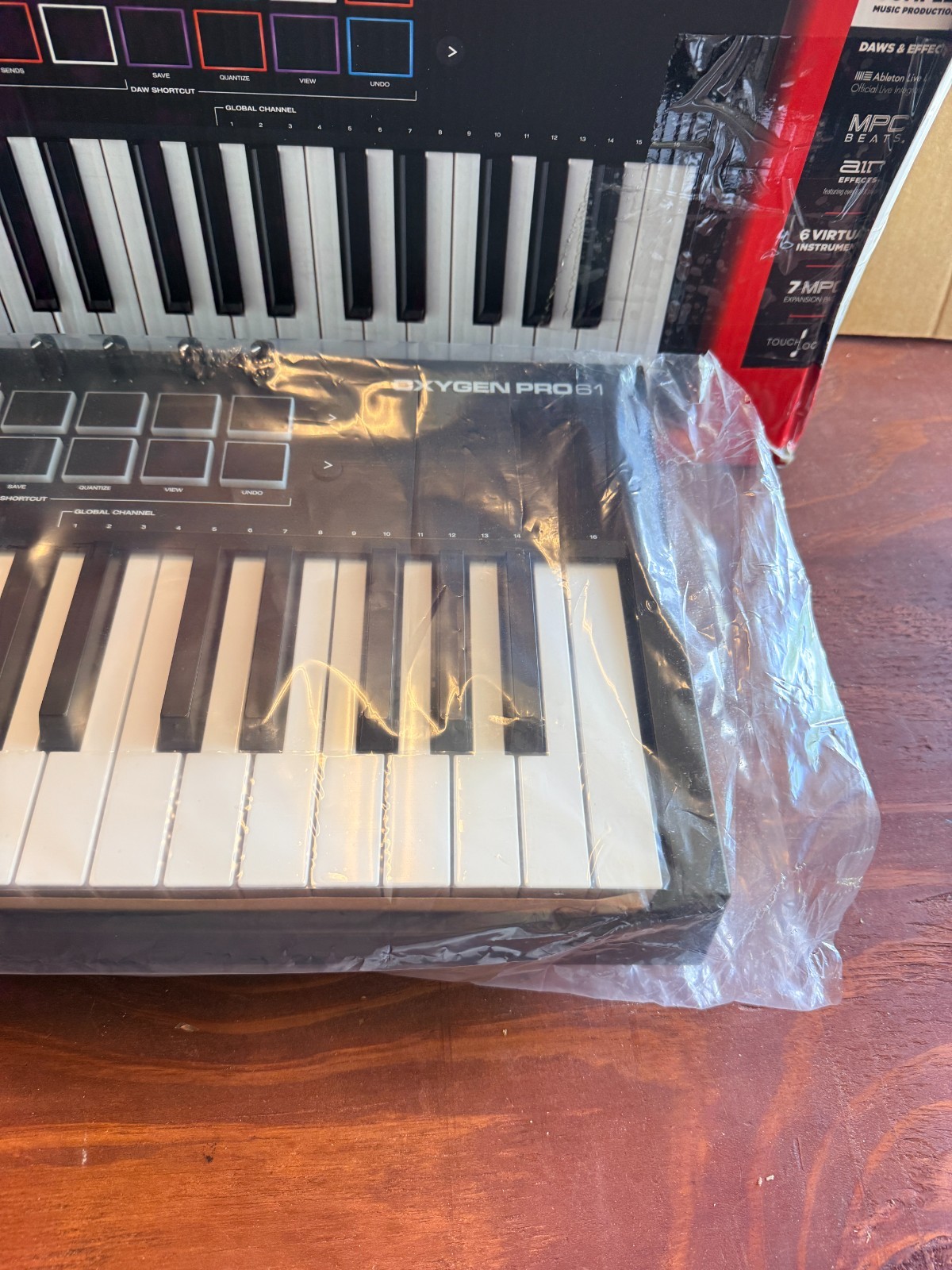 M-Audio Oxygen Pro 61-Key USB Midi Controller Keyboard with 16 Pads NEW *READ*