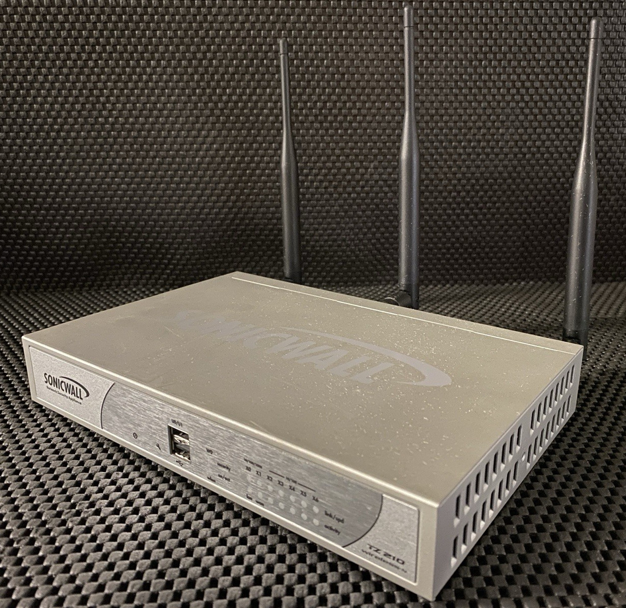 SonicWall TZ 210 Wireless-N APL20-065 WLAN Network Security Firewall Appliance