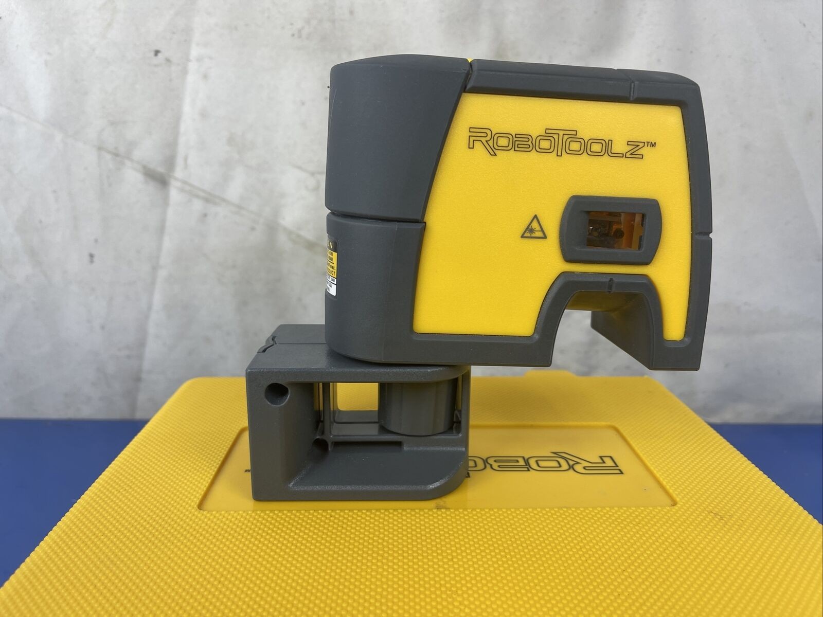 RoboToolz Electronic Self Leveling 5-beam Laser RT-7610-5 ￼With Case & Eyewear