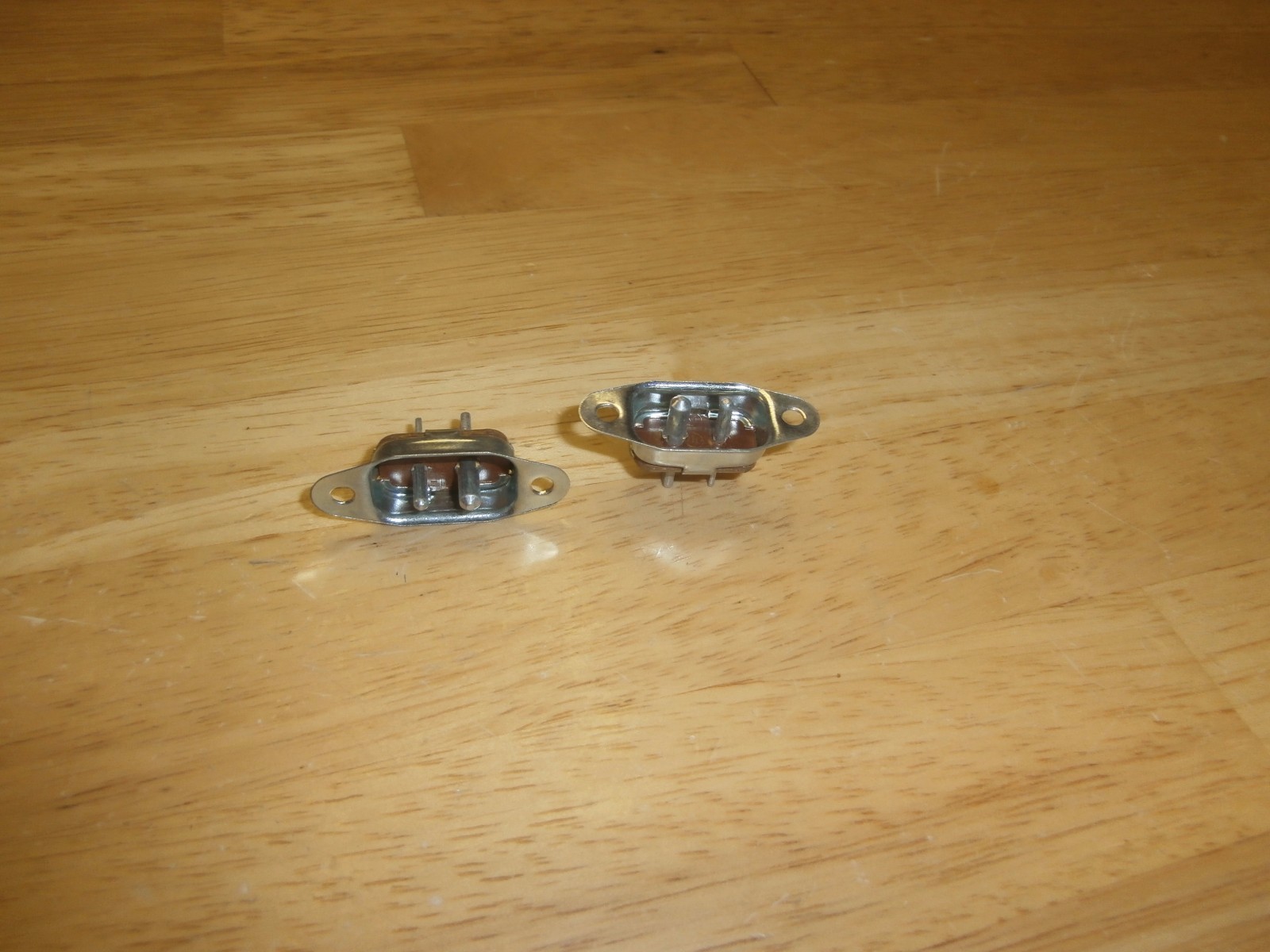 Lot/2 Polarized AC Power Interlock Receptacles TV/Radio,NOS