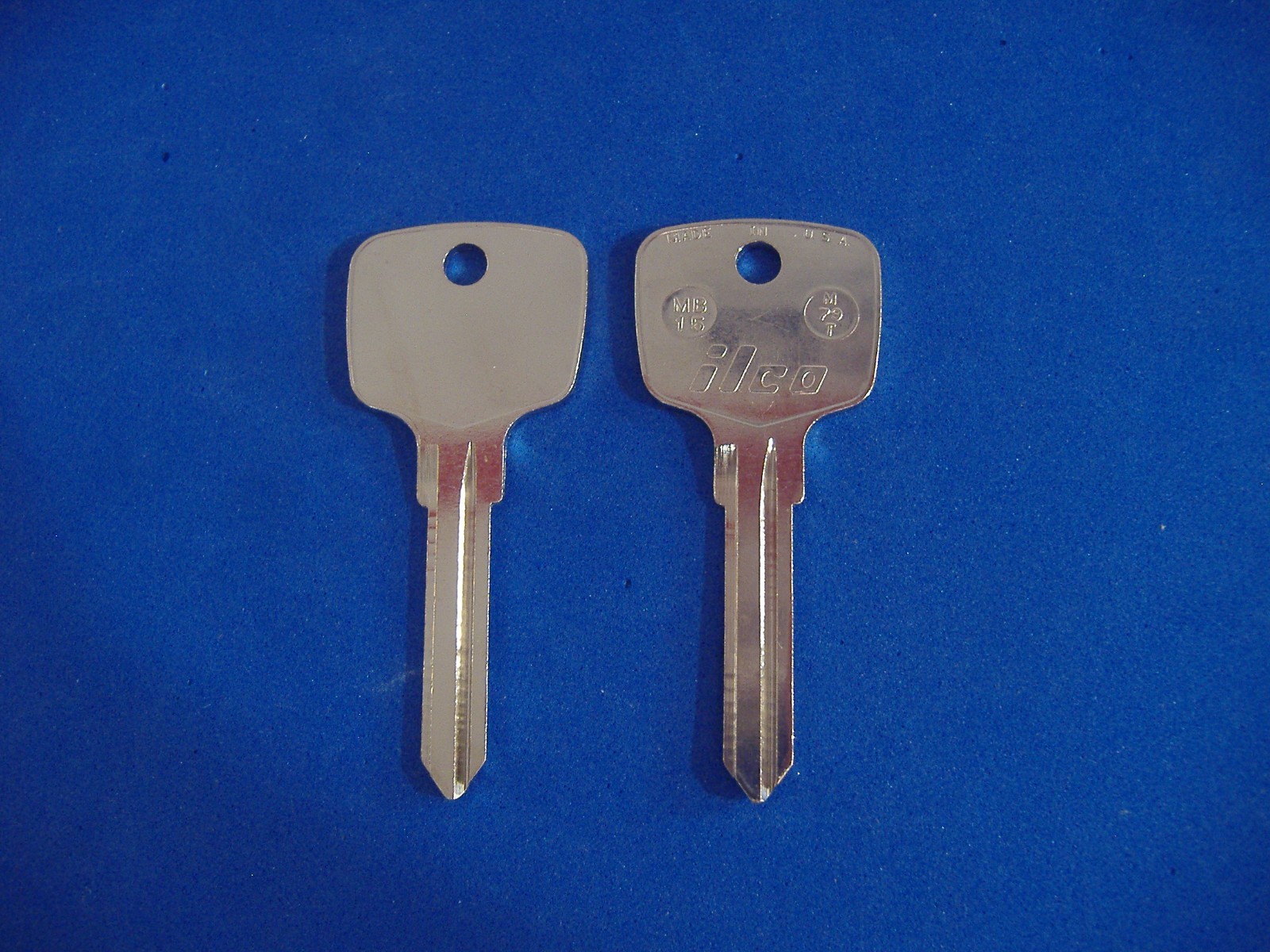 TWO CLASSIC MERCEDES KEY BLANKS LOCKSMITH VINTAGE AUTO MB15 M79T