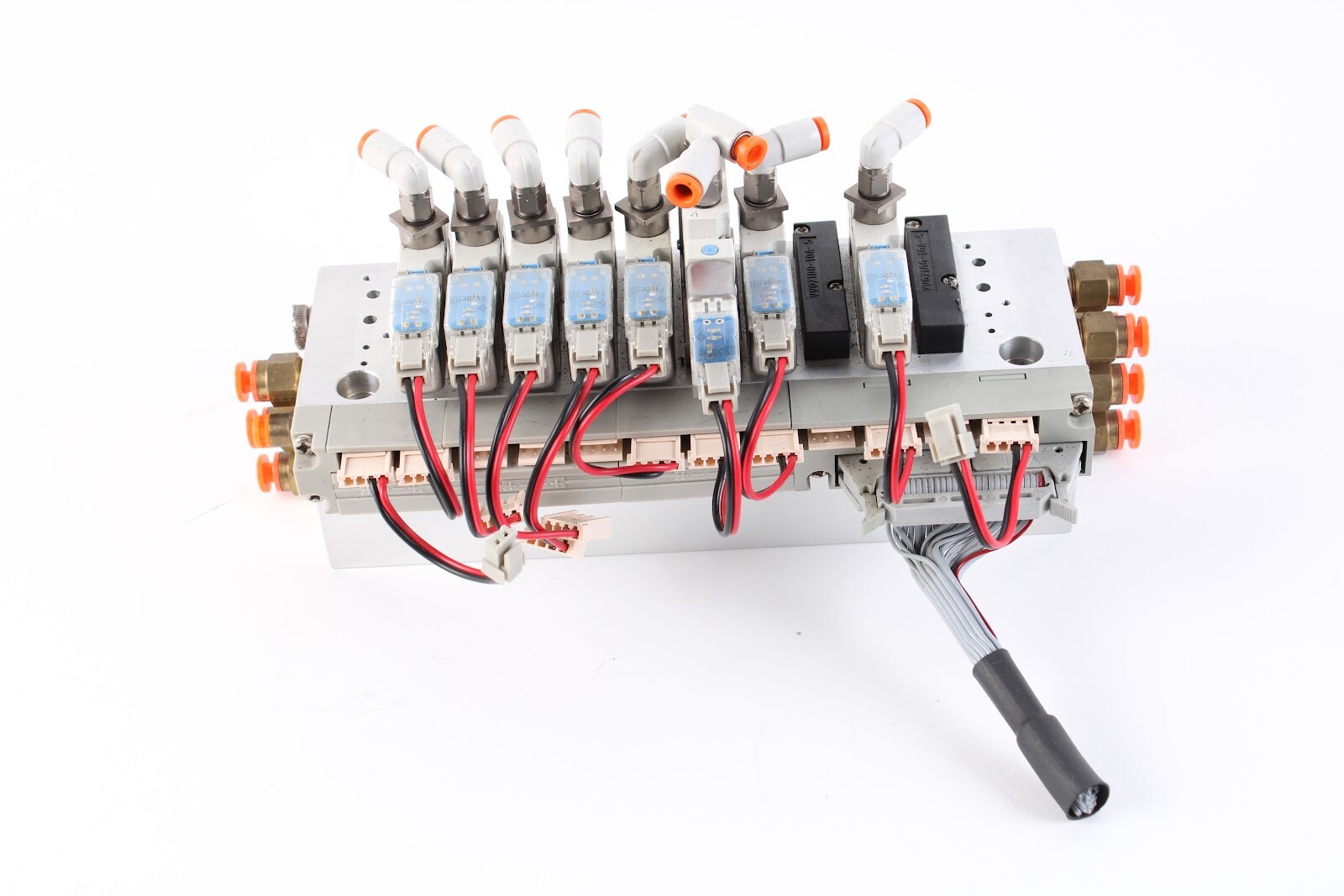 SMC 7x VQZ115-5L01 and 1x VQZ1121-5L01-M5 Solenoid Valve With Manifold