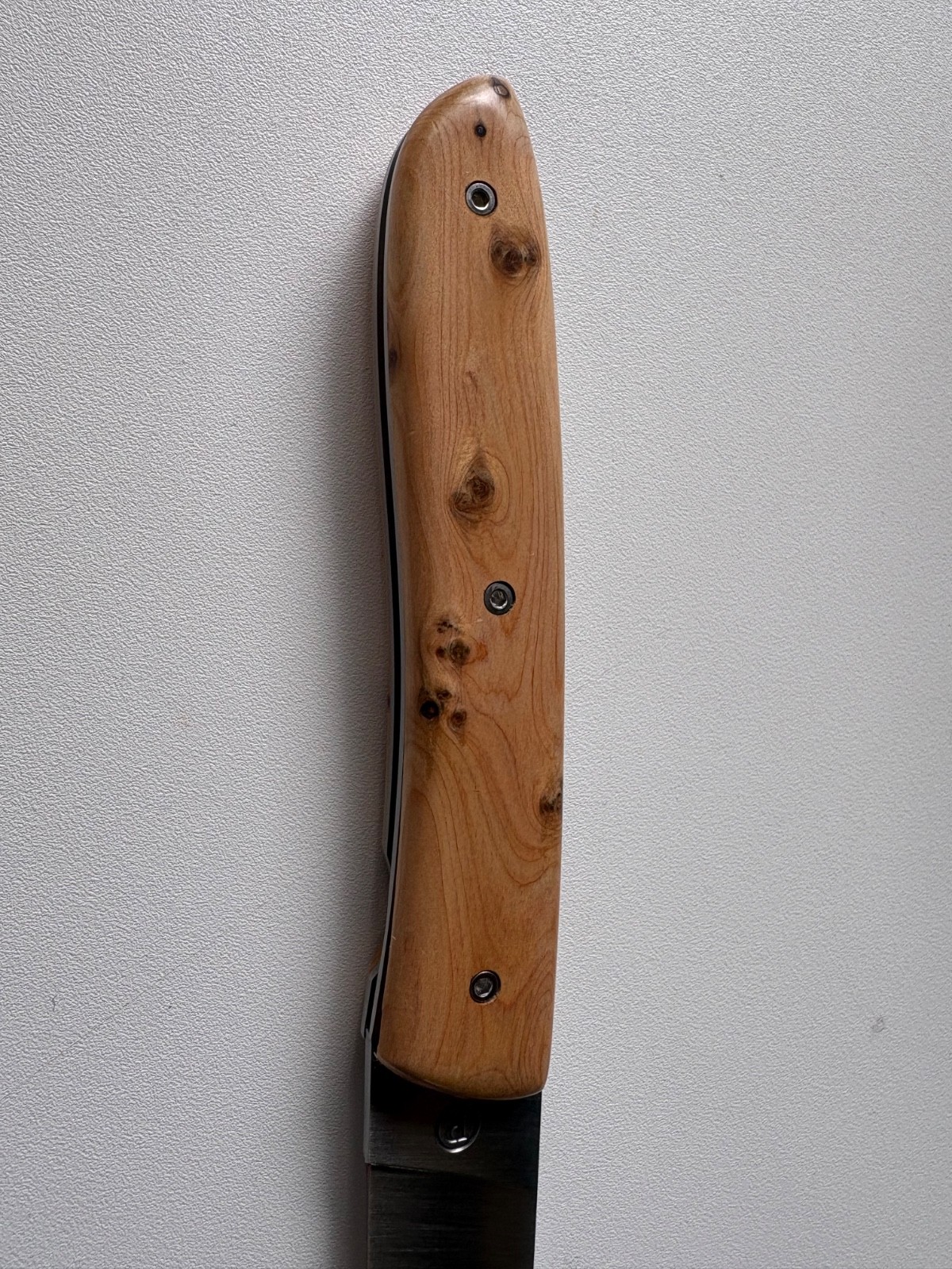 atelier perceval pocket knife. L08 Juniper wood handle. unused
