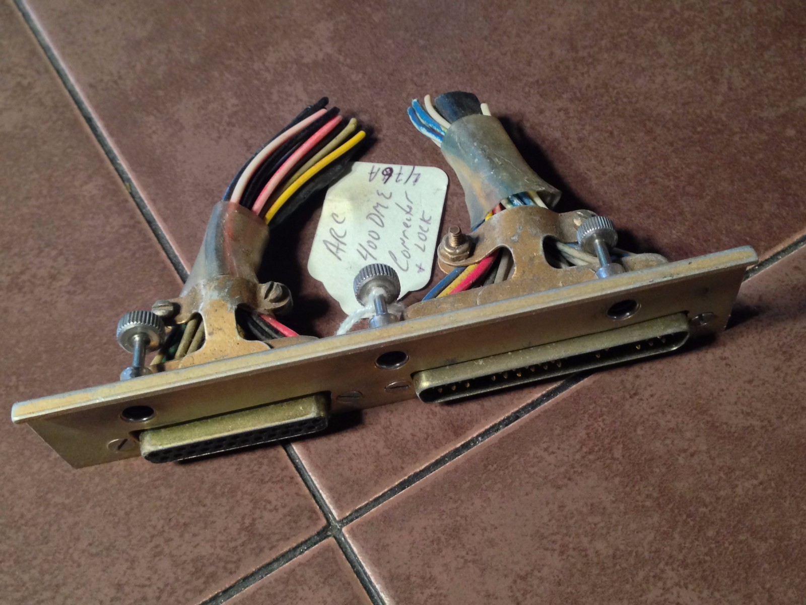 Cessna ARC 400 Series DME 476A Connectors with locks