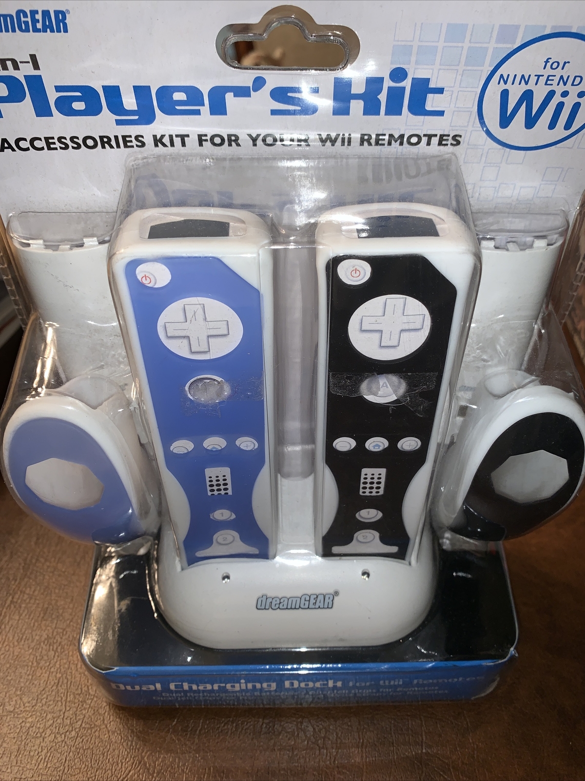 WII DREAMGEAR PLAYERS KIT DUAL CHARGING DOCK FOR WII REMOTES - New Sealed