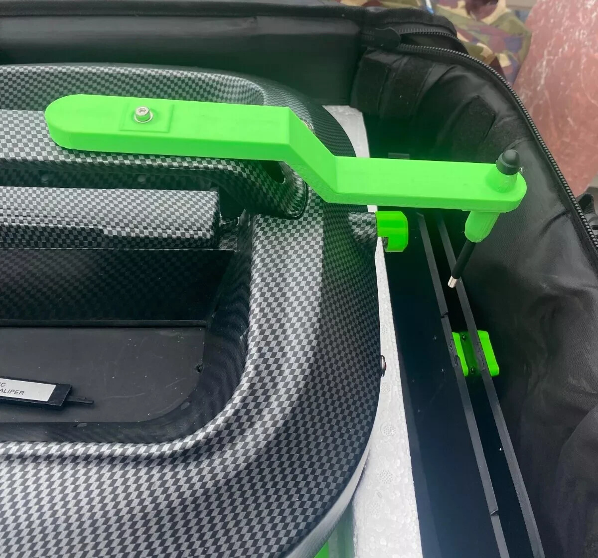 Fish finder Mount for Deeper to New Direction ND2 Bait boat ((Glow In Dark))
