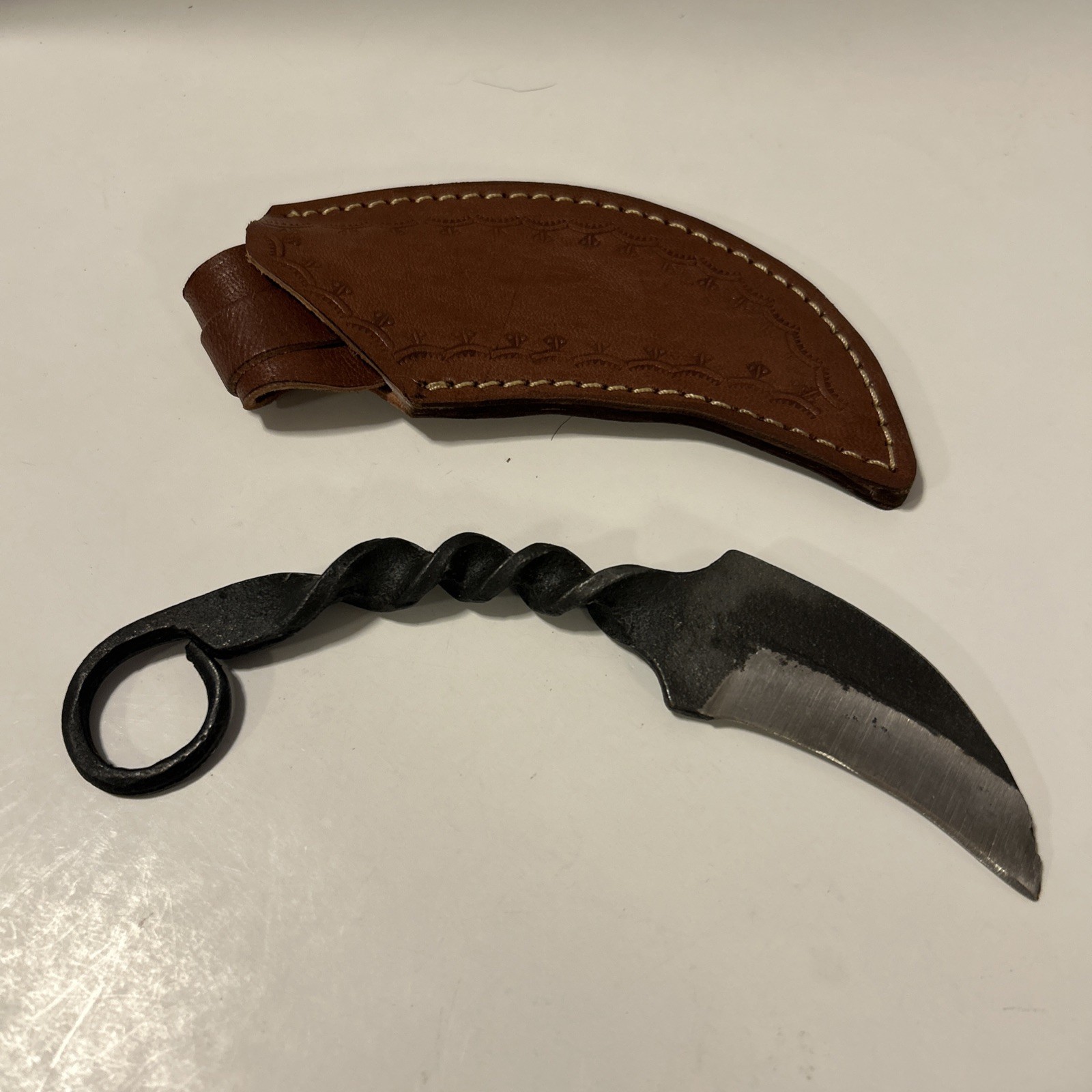 Fixed Blade Knife With Sheath